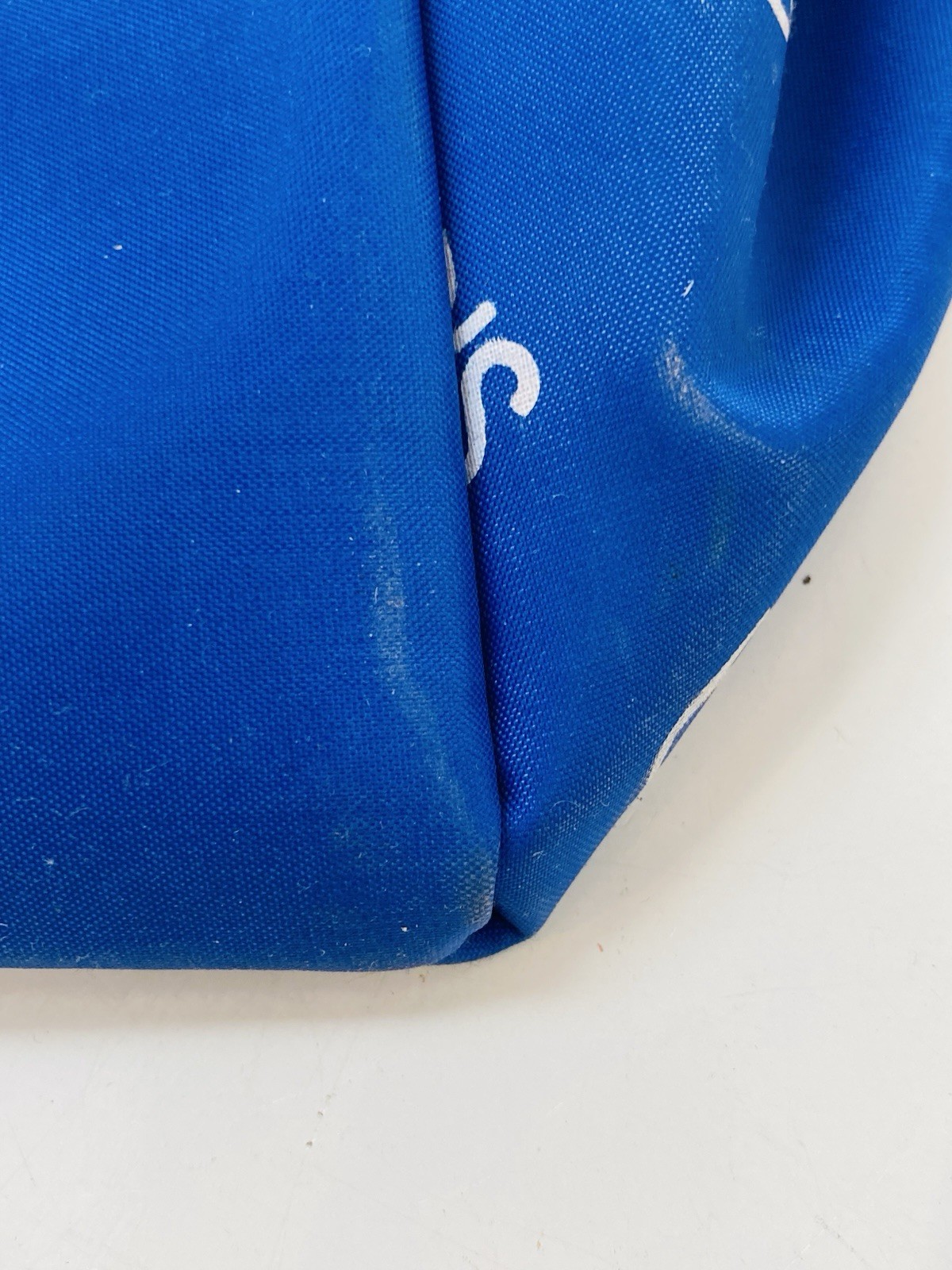 Bloomingdale’s Bloomie’s Blue zipper top Tote Bag Water Resistant Beach Shop