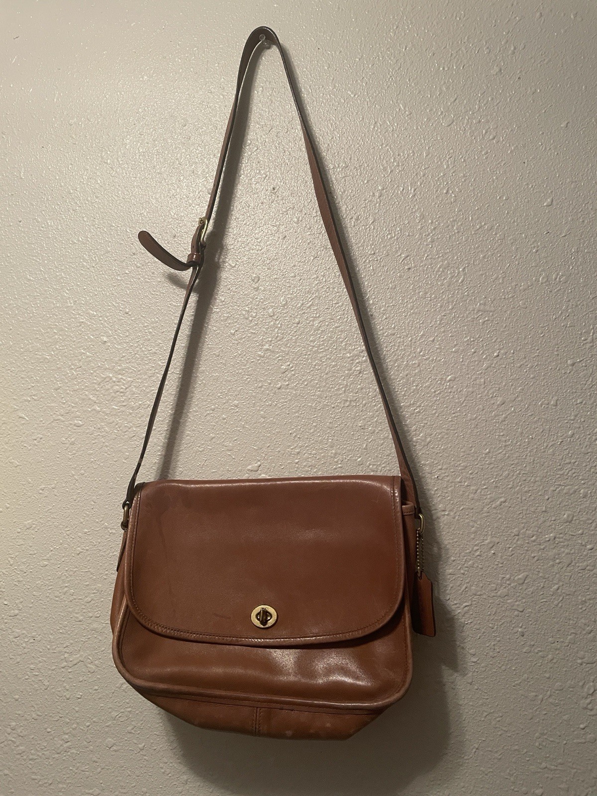 Vintage Coach Shoulder Bag City 9790 Tan Brown Leather Gold Turn Lock with Charm