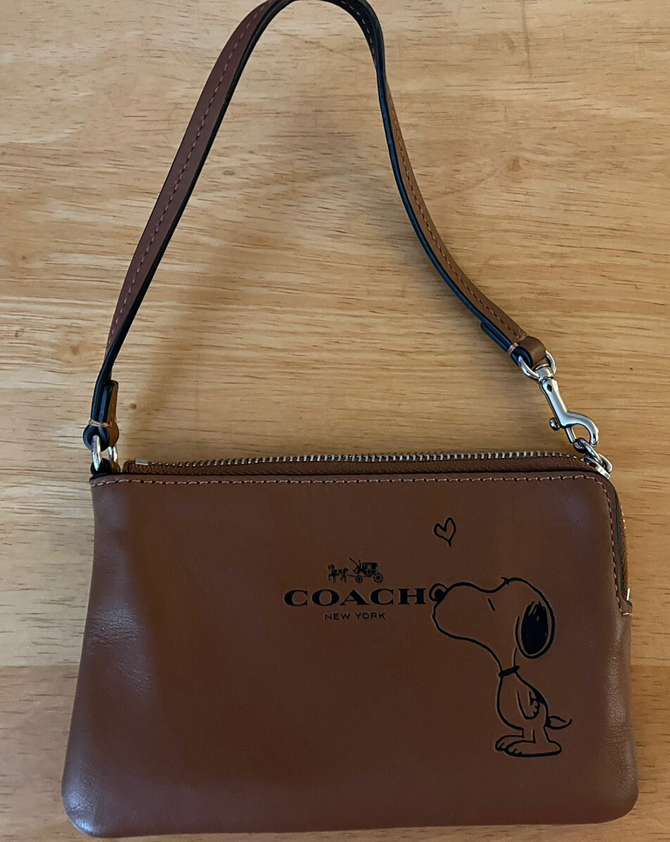 NEW Coach authentic tan leather snoopy wristlet F65193
