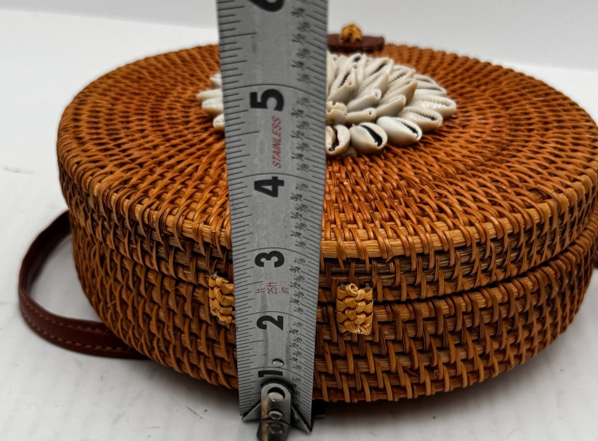 Savanna Hand Woven Rattan Bali Handbag Women’s Seashell Round Crossbody Bag