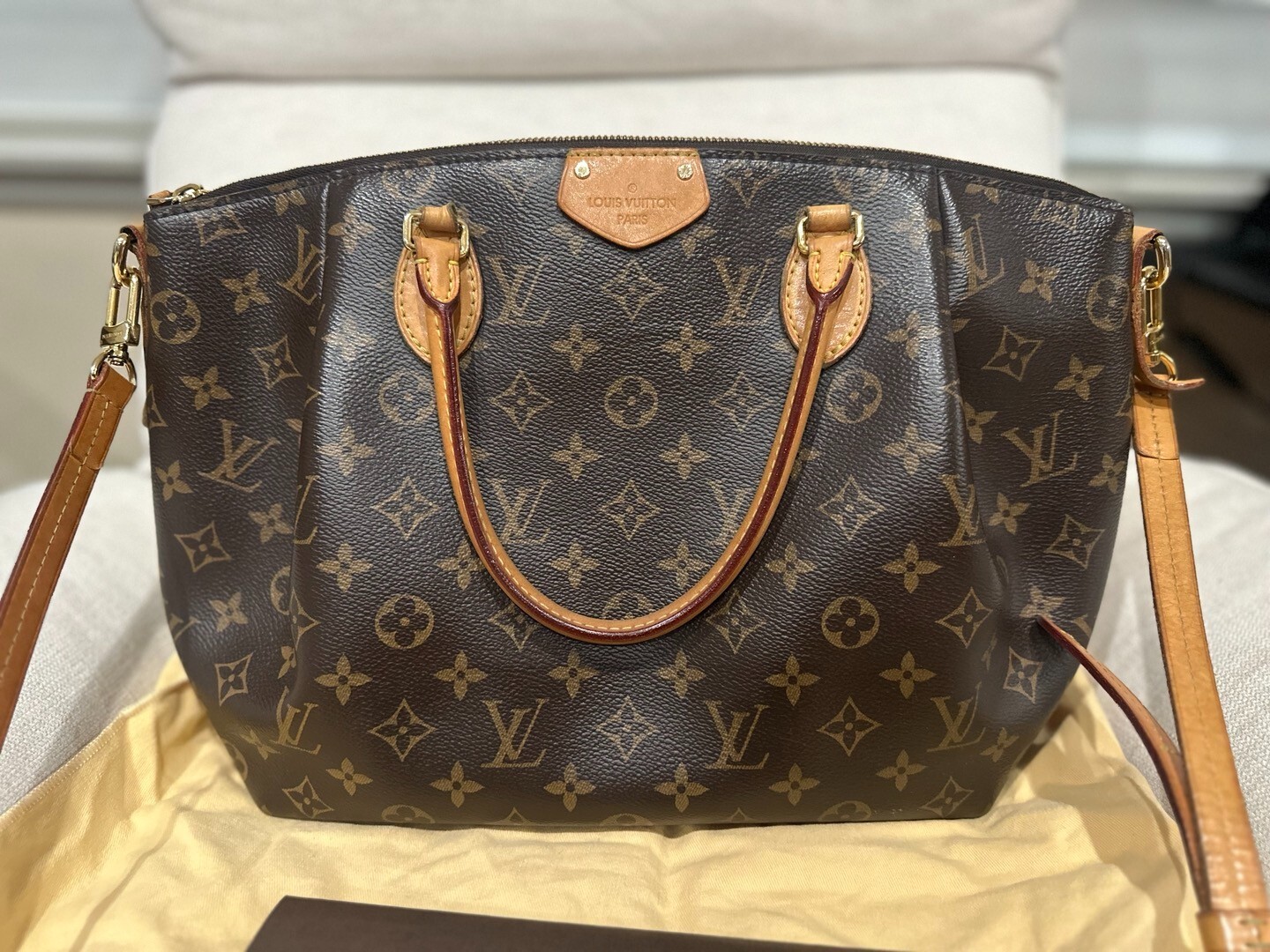 Louis Vuitton Turenne Monogram Handbag (authentic!)