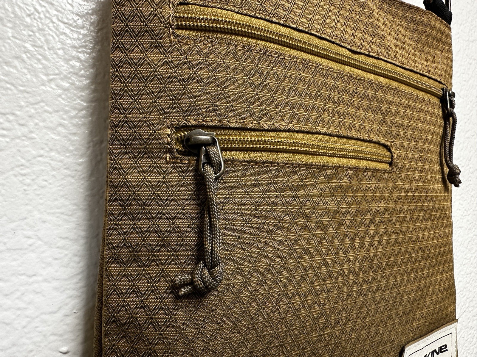 RARE Dakine Jo Jo Crossbody Messenger Bag Light Brown w/ Nature Print Lining