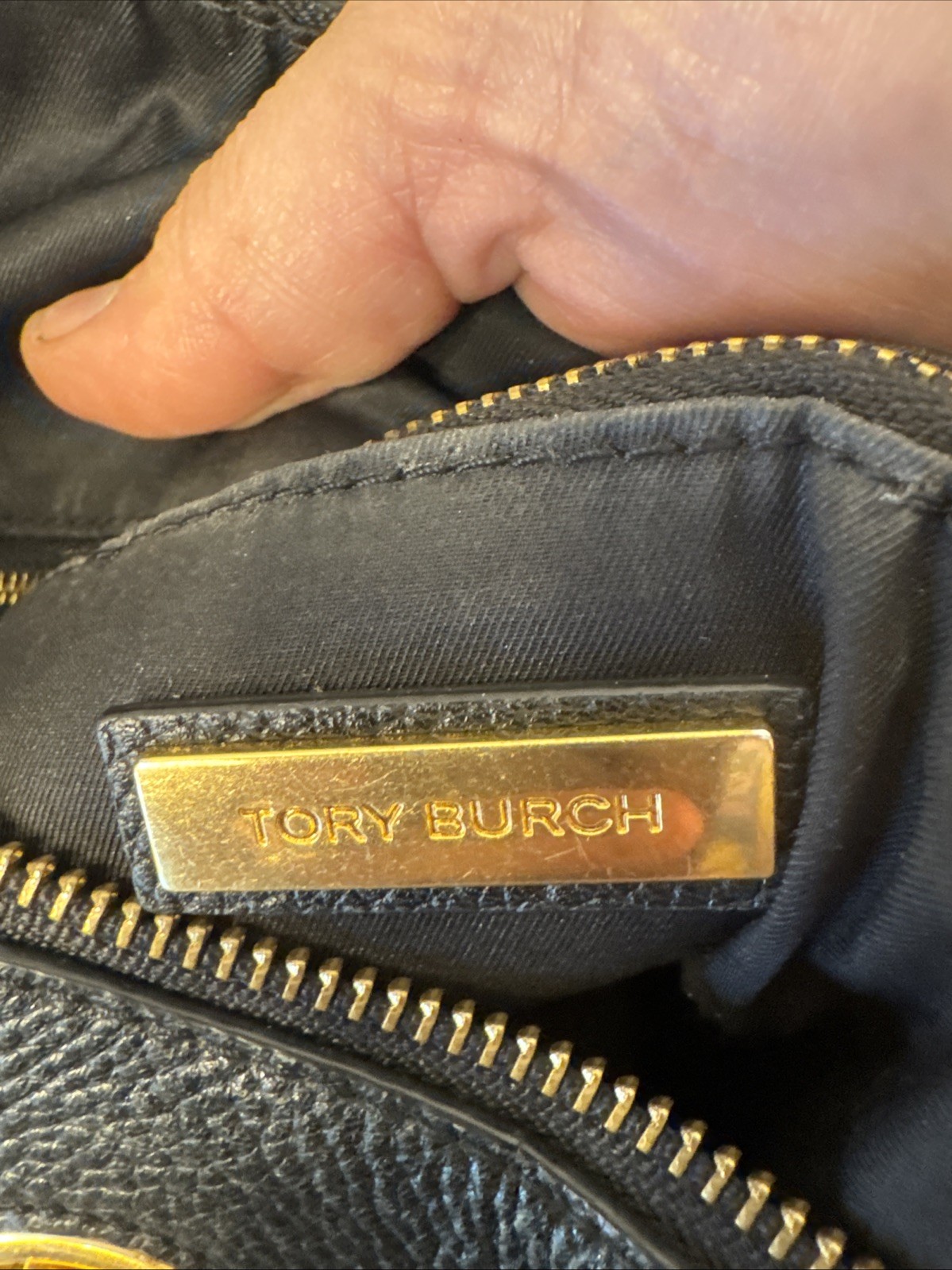 Authentic Tory Burch carter hobo shoulder bag in Black Leather gold Chain tote
