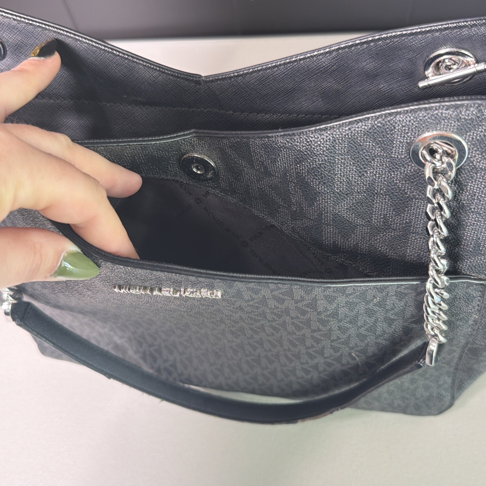 Michael Kors Black Logo Chain Strap Shoulder Bag with Inner Pockets