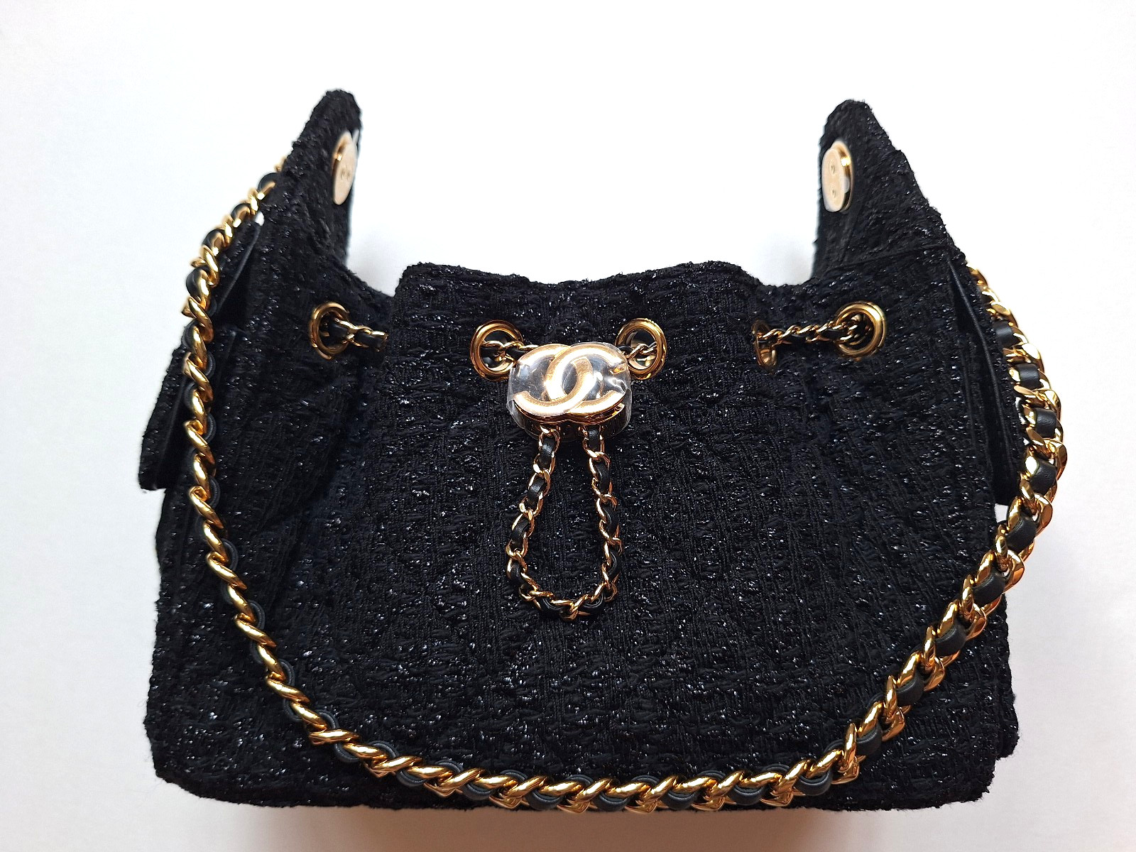 New CHANEL 25 Mini Hobo Bag 26A Tweed Black Sparkle GHW Métiers d’art 2026