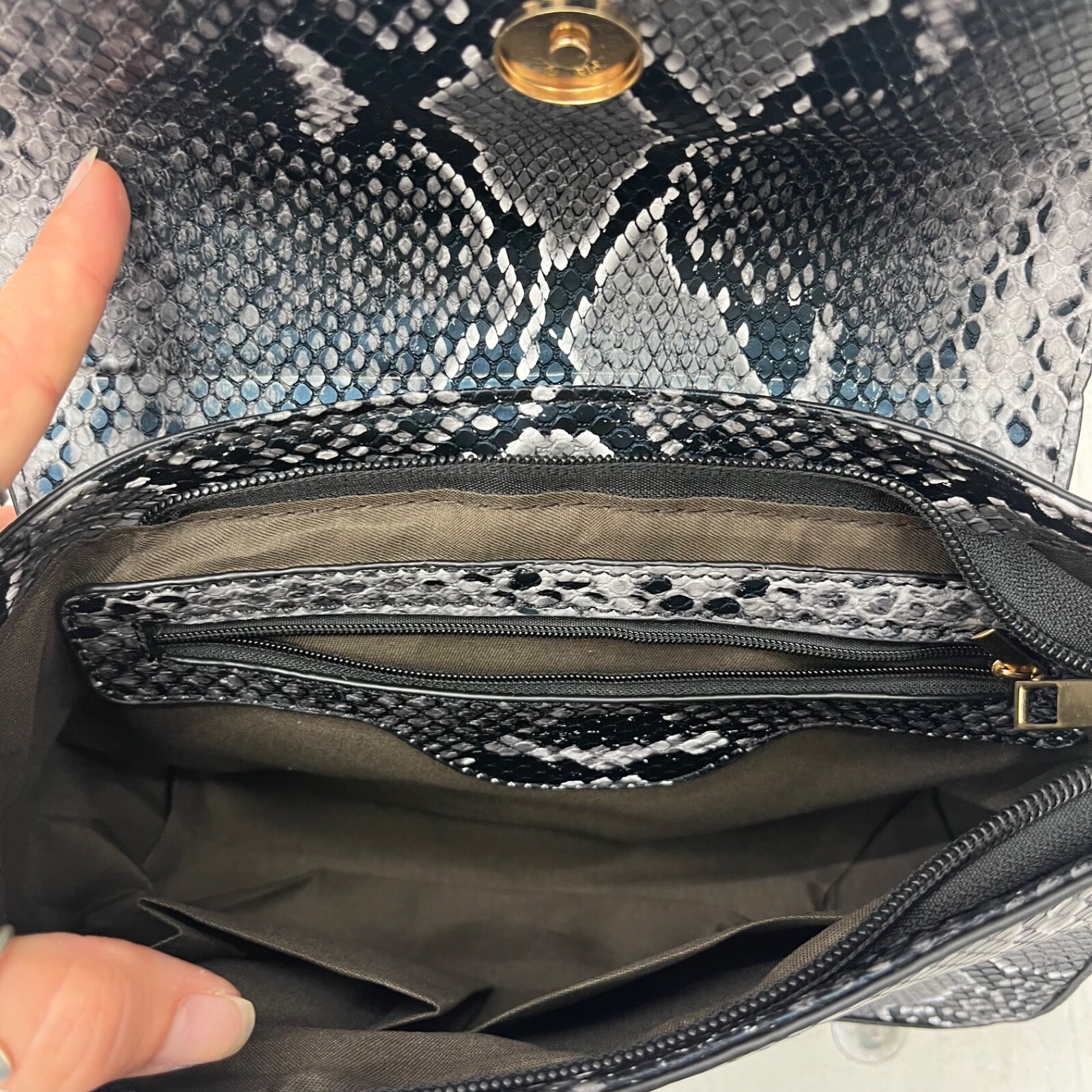 Black Gray Reptile Print Textured Crossbody Purse Chain Contrast Strap