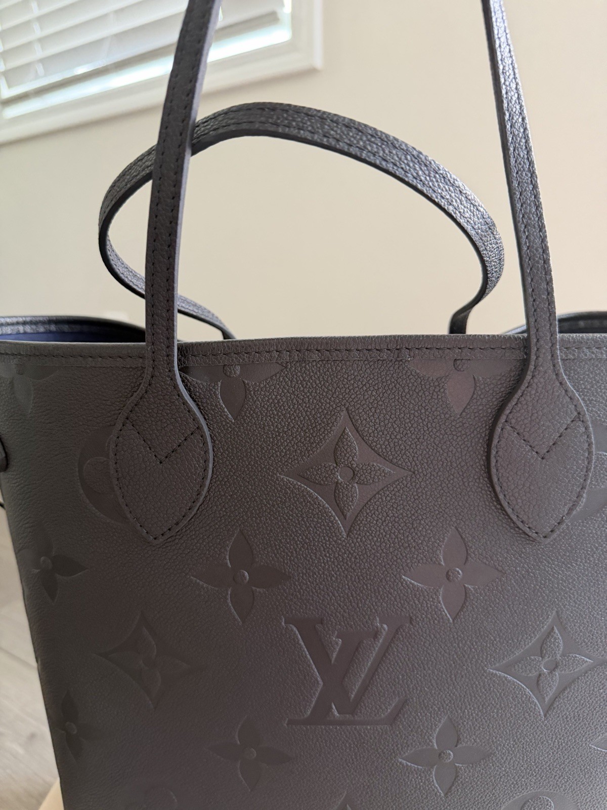 Louis Vuitton Empreinte Giant Monogram Neverfull MM Tote Black Pouch Dust
