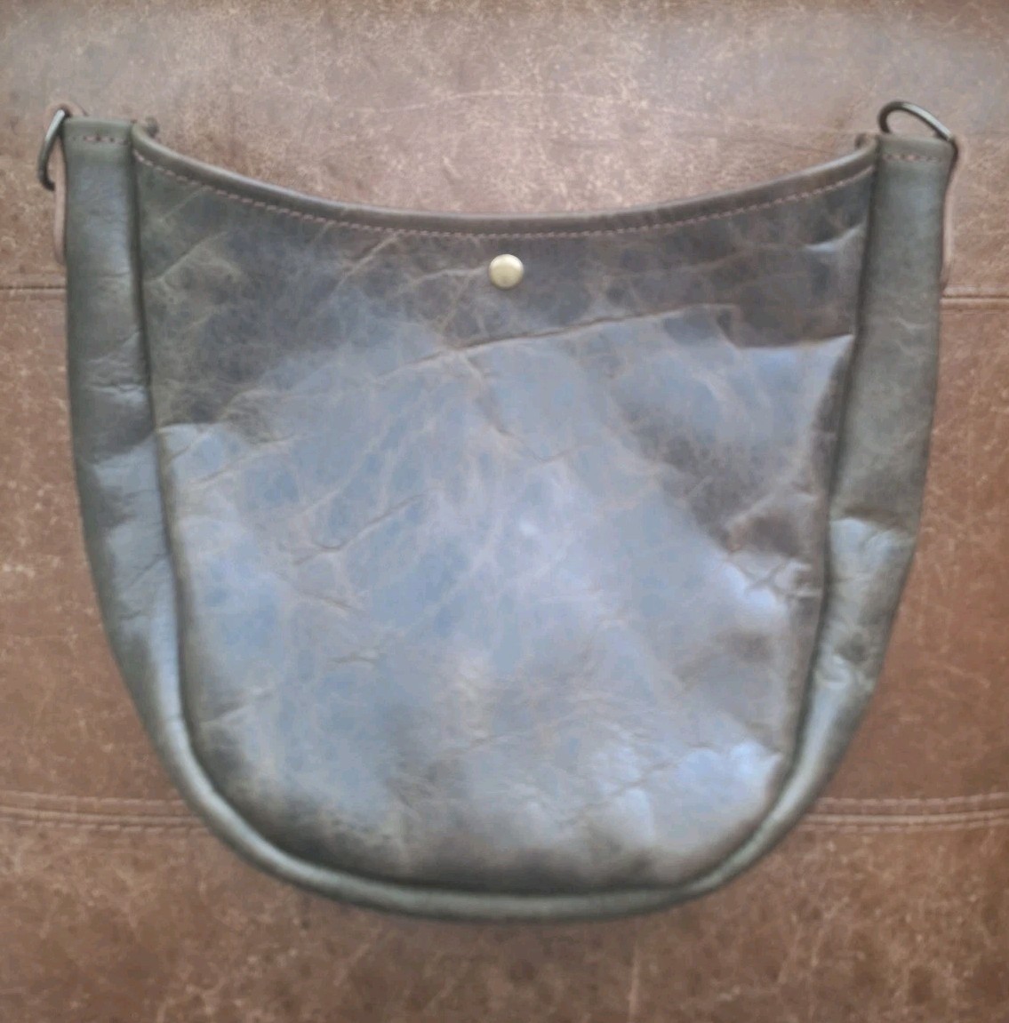 Go Forth Goods Women’s Small Brown Solid Crescent Shoulder Bag Zip Zipper