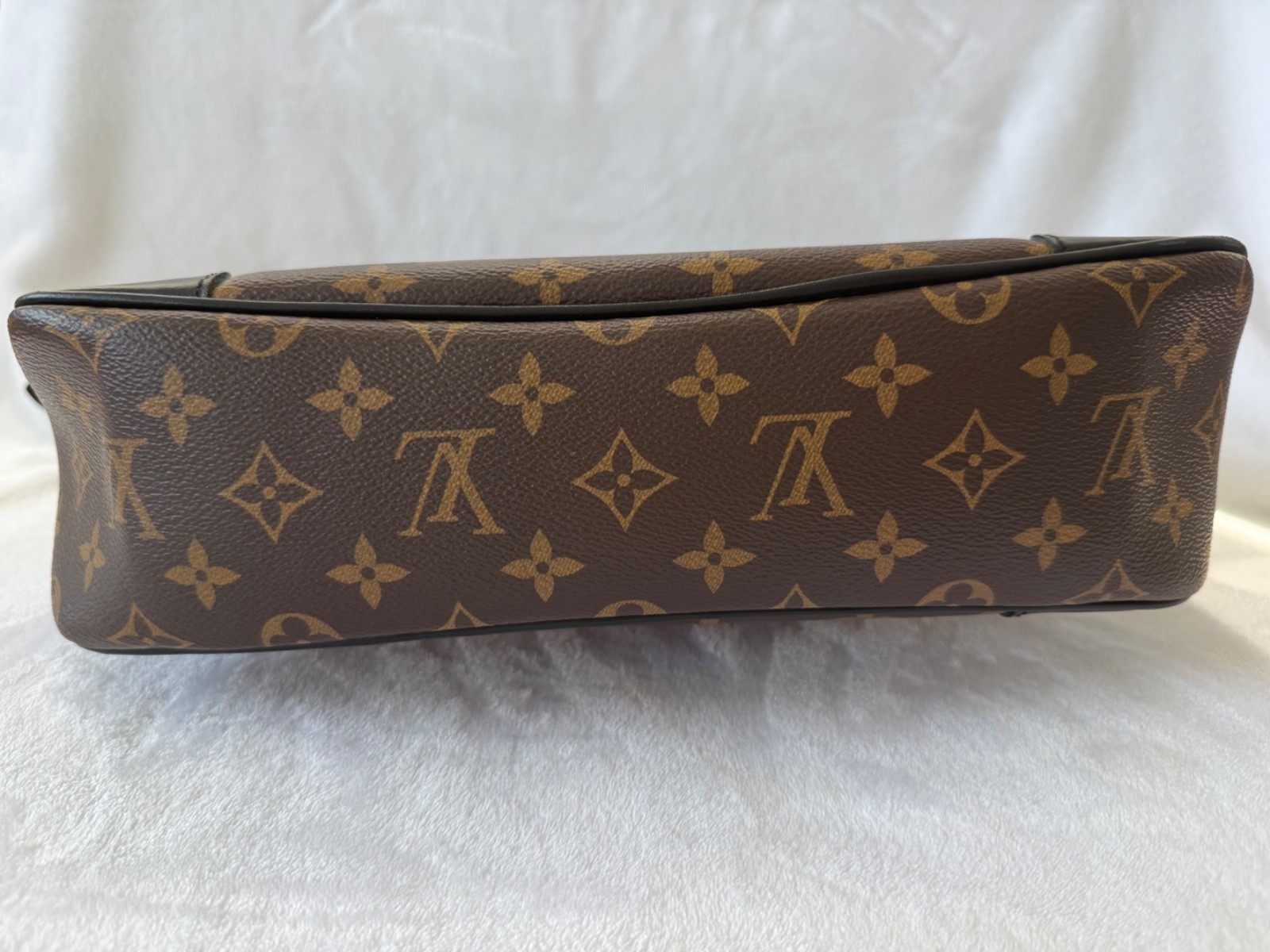 Louis Vuitton Odeon NM MM in Monogram canvas with Noir (black) leather trim