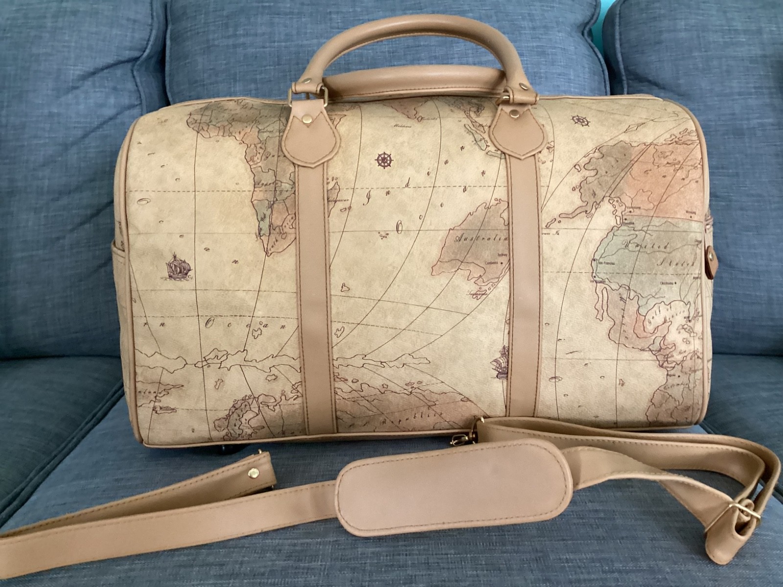 LEATHER TRIM VINTAGE 18 INCH WORLD MAP PRINT DUFFLE BAG WITH STRAP VGUC LOOK!