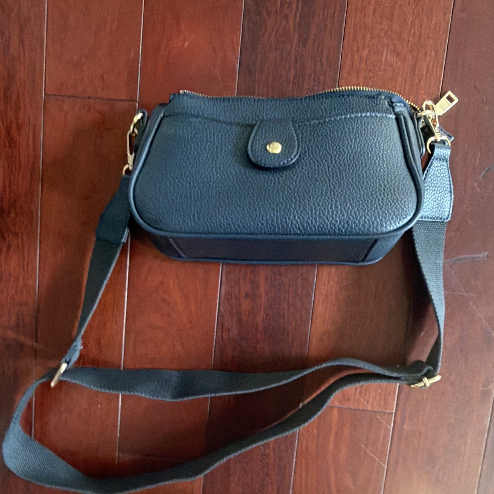 Angel Black Pebbled Crossbody Bag Gold Hardware Zip w/ Detachable Strap Pockets