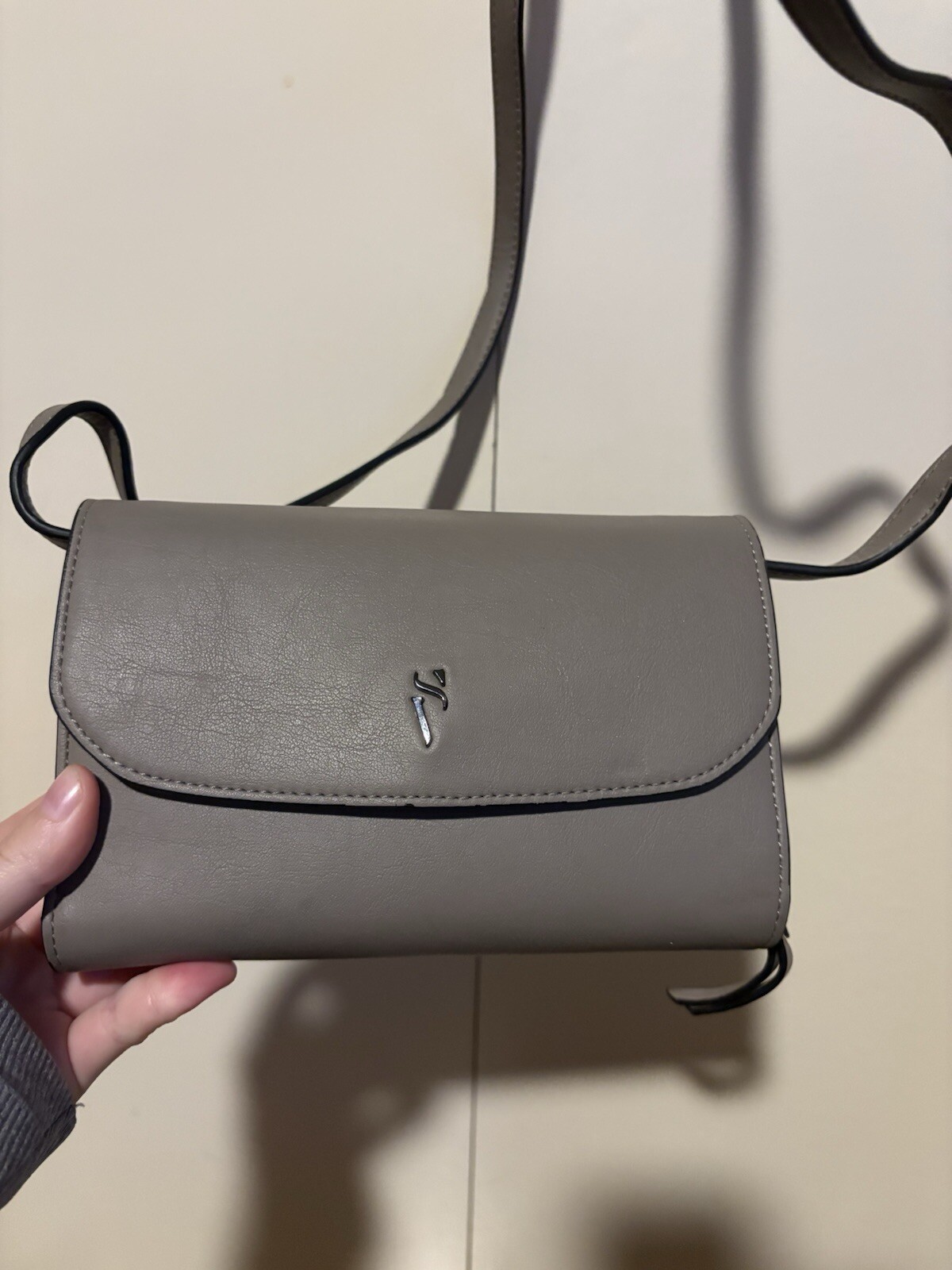 Simply Vera Vera Wang Signature Mini Cross Body Handbag in the color Moon Rock