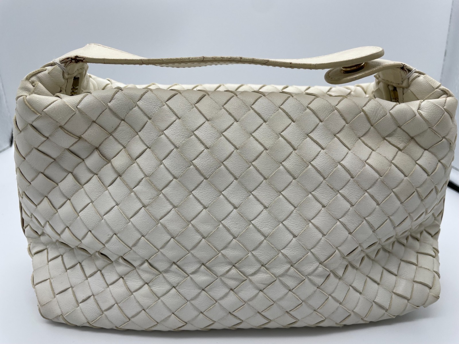 BOTTEGA VENETA Intrecciato White Leather Pouch Bag Auth 251002