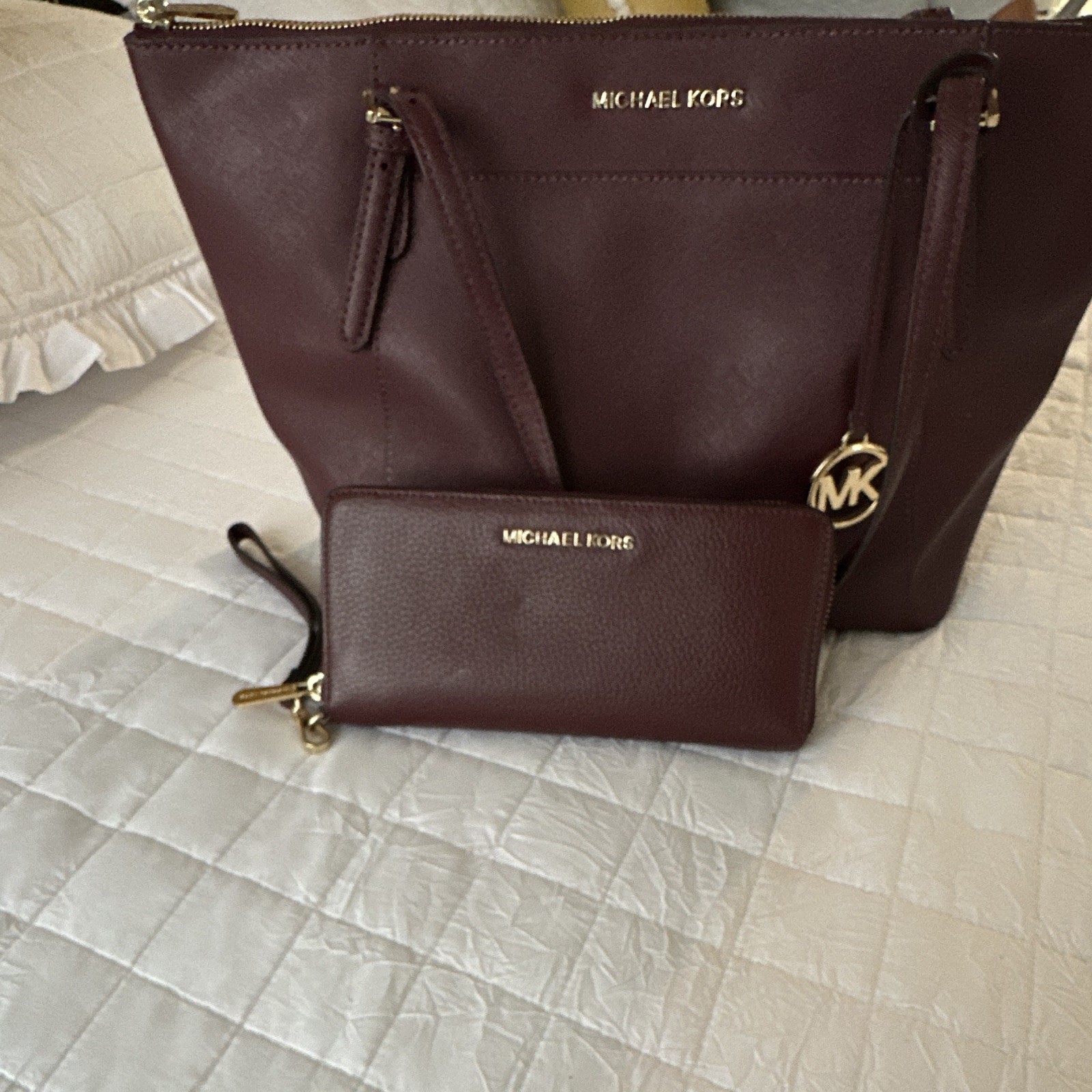 Michael Kors Burgundy Tote Bag Wristlet Zip Closure Gold Hardware Logo Lined