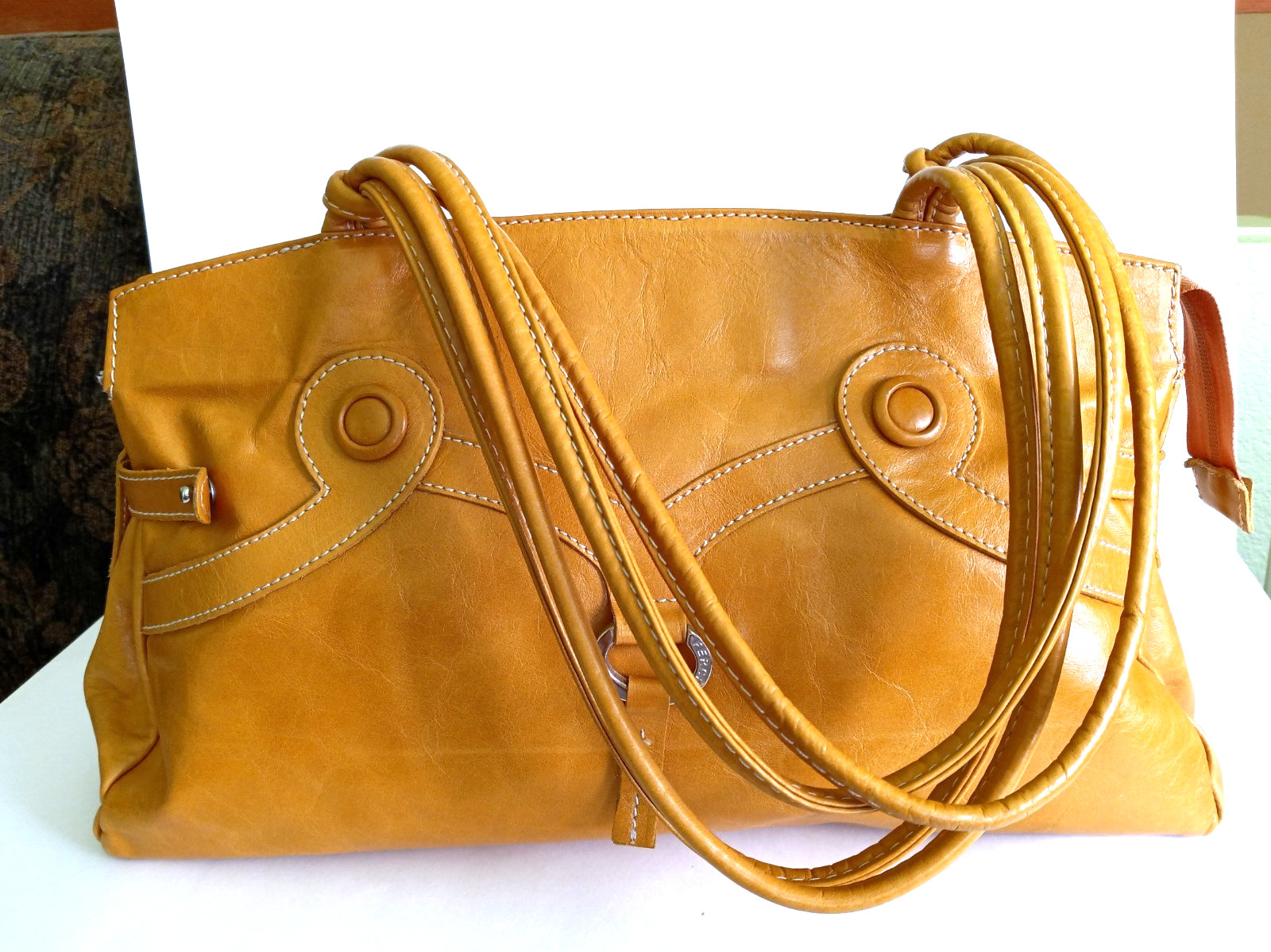Beautiful Handbag Genuine Leather. New. Brand FERCHI. Made in Spain.
