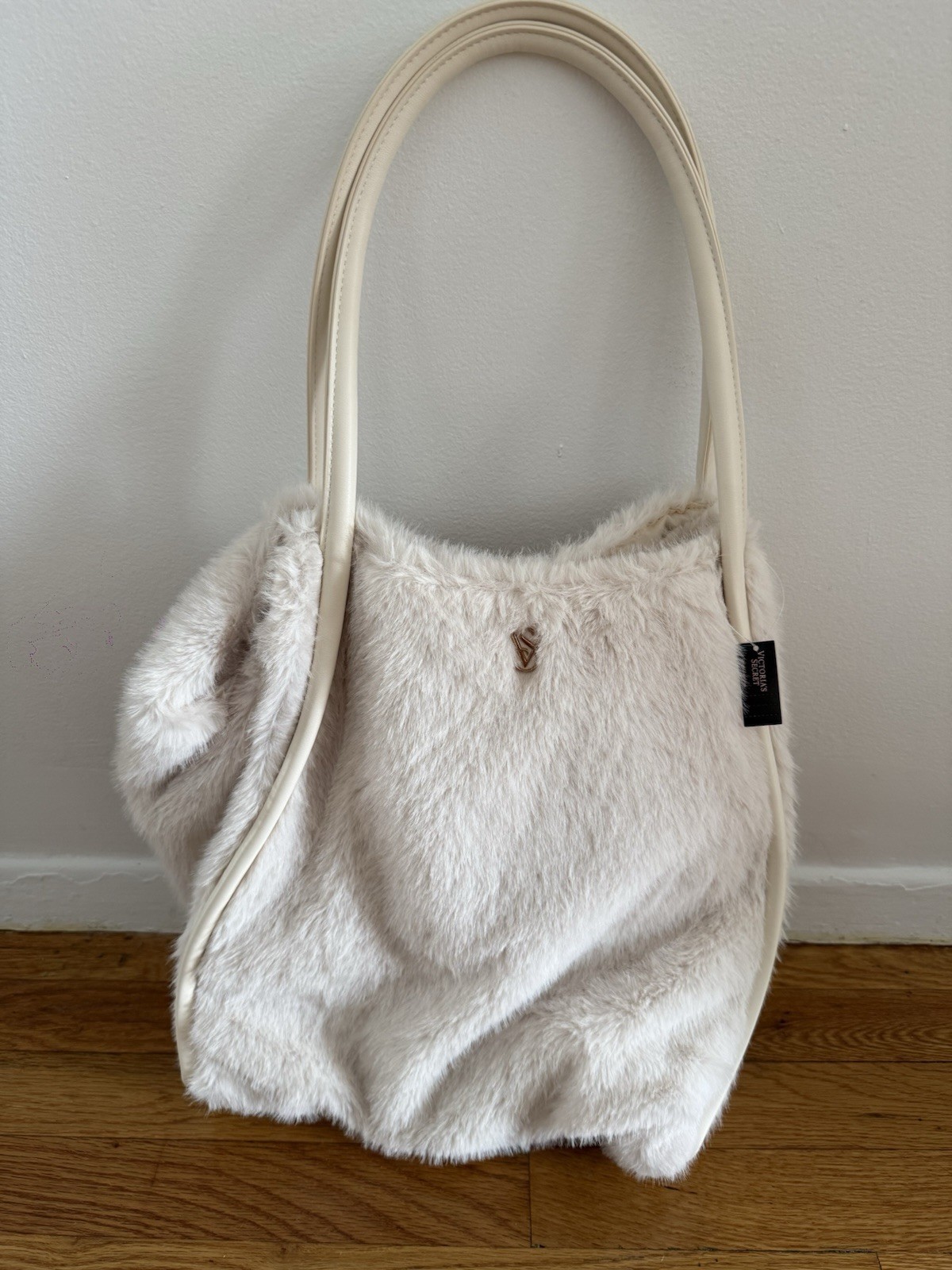 Victoria’s Secret Ivory Tote Shoulder Bag Gold Hardware Logo Snap, Lined Pockets