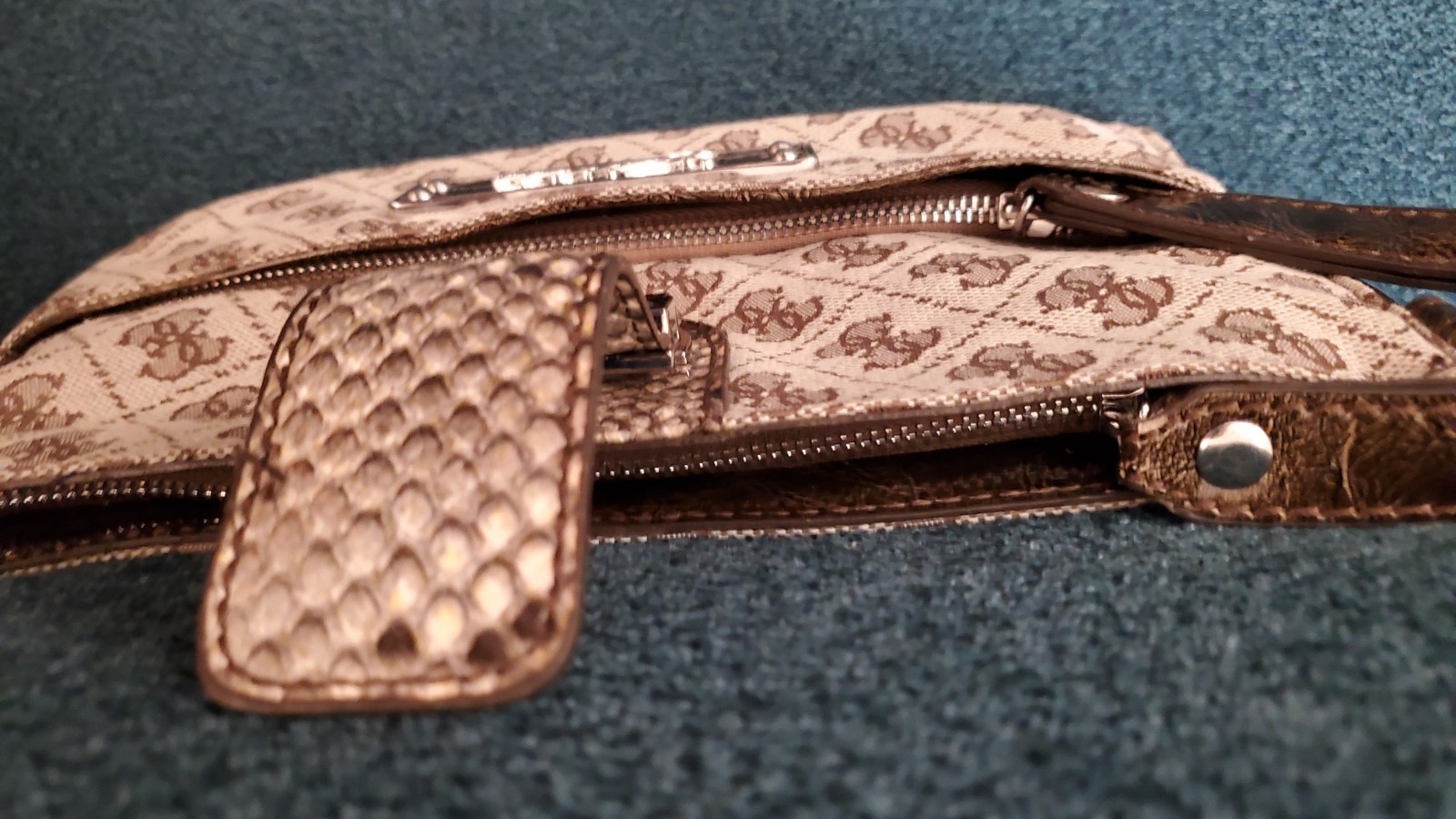 GUESS Clutch Clarksville Cognac Cream Brown Faux Leather Zippers nwot Pouches