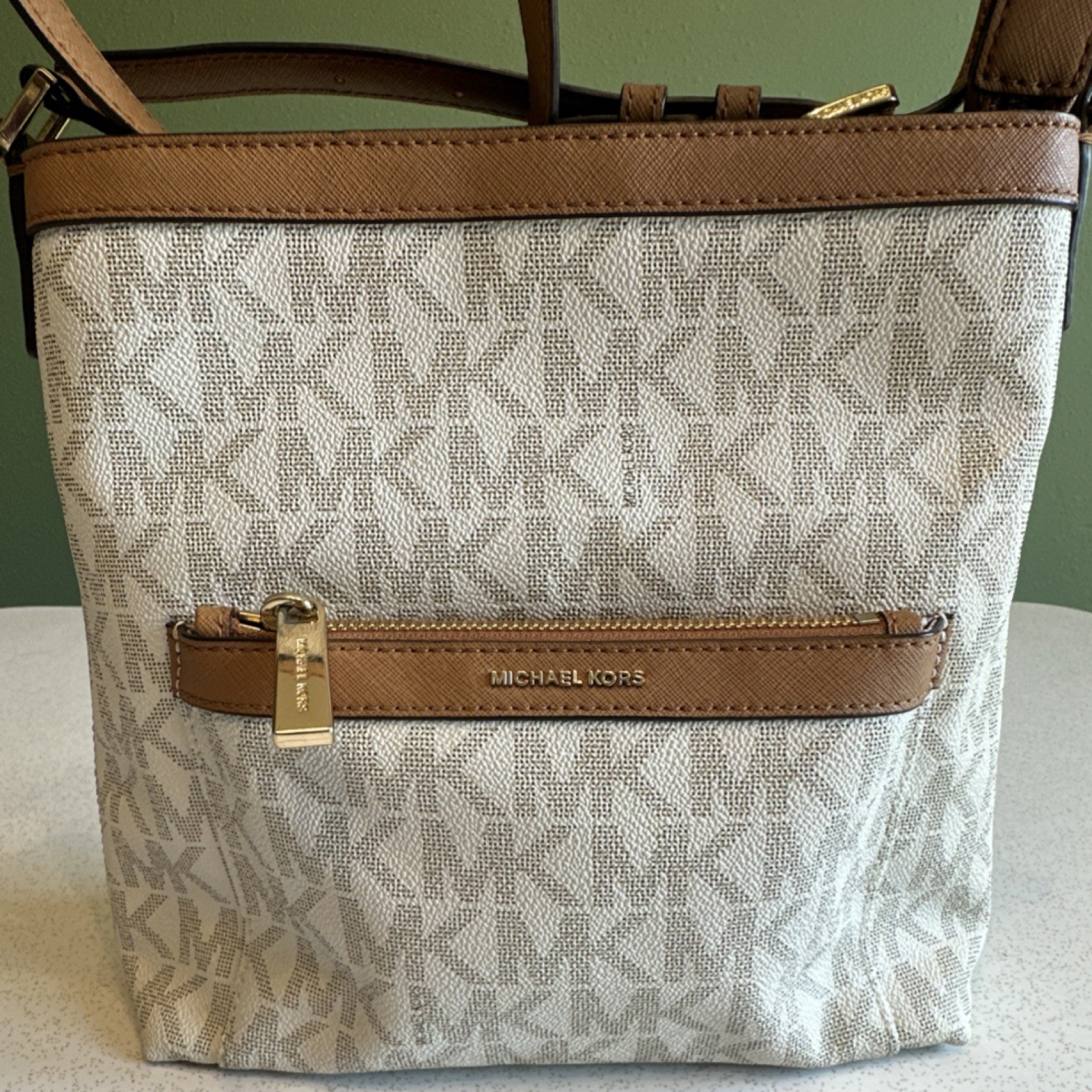 Michael Kors Purse Jet Set Crossbody Bag – Signature Vanilla PVC & Acorn Leather