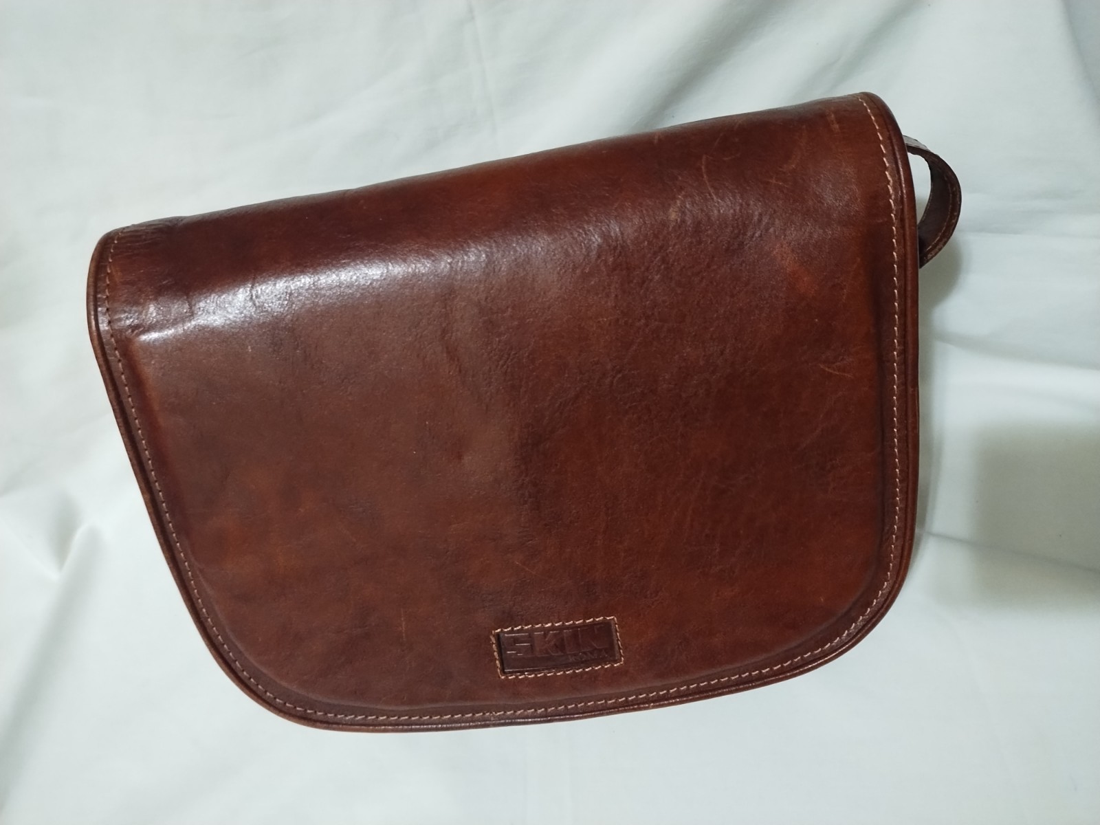 Roma Saddle Genuine Leather Shoulder / Crossbody Bag. Straps Needs Repair