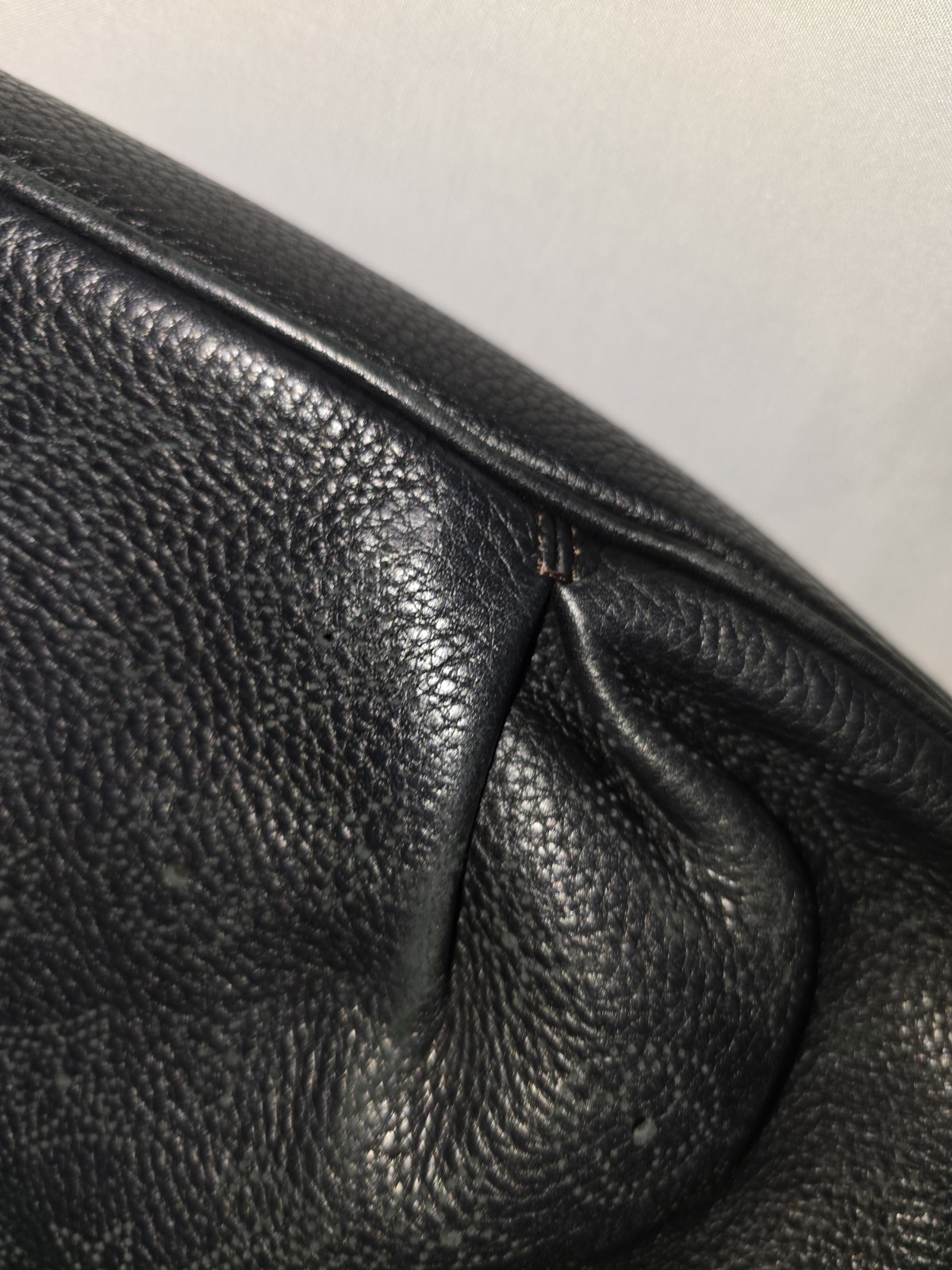 Authentic Louis Vuitton Mahina Selene MM Noir Leather Crossbody Shoulder Bag