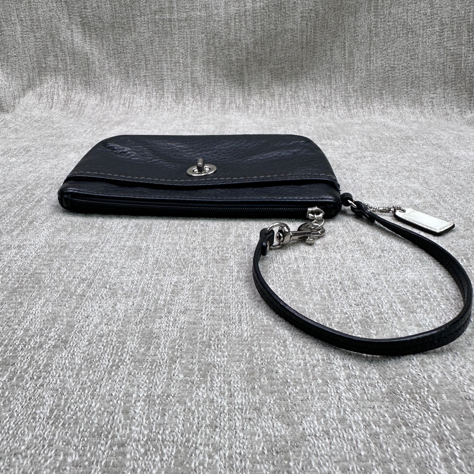 Vintage Coach Wristlet Wallet Pebbled Leather Black Turn Lock Classic Designer