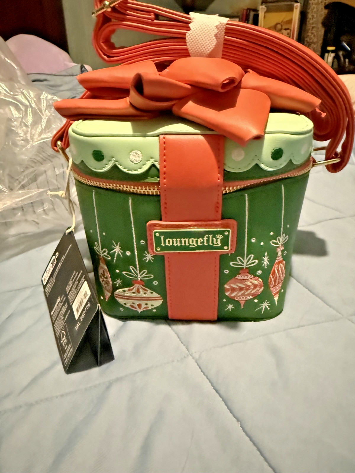 Cute Loungefly Christmas present crossbody bag, *NWT*