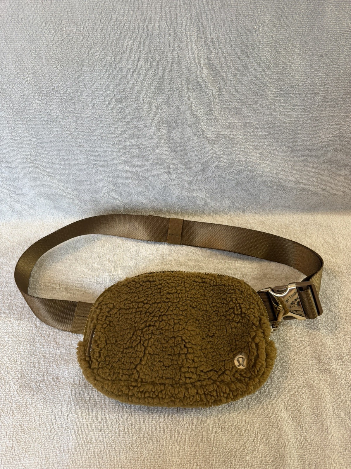 Lululemon Everywhere Belt Bag Fleece Sherpa Brown / Gold Waist Pack