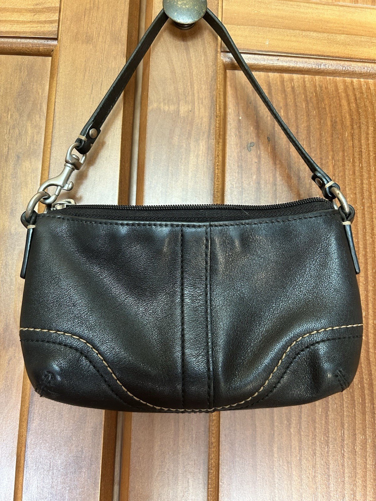 Vintage Coach Black Leather Wristlet Pouch Purse Zip Strap Contrast Stitching