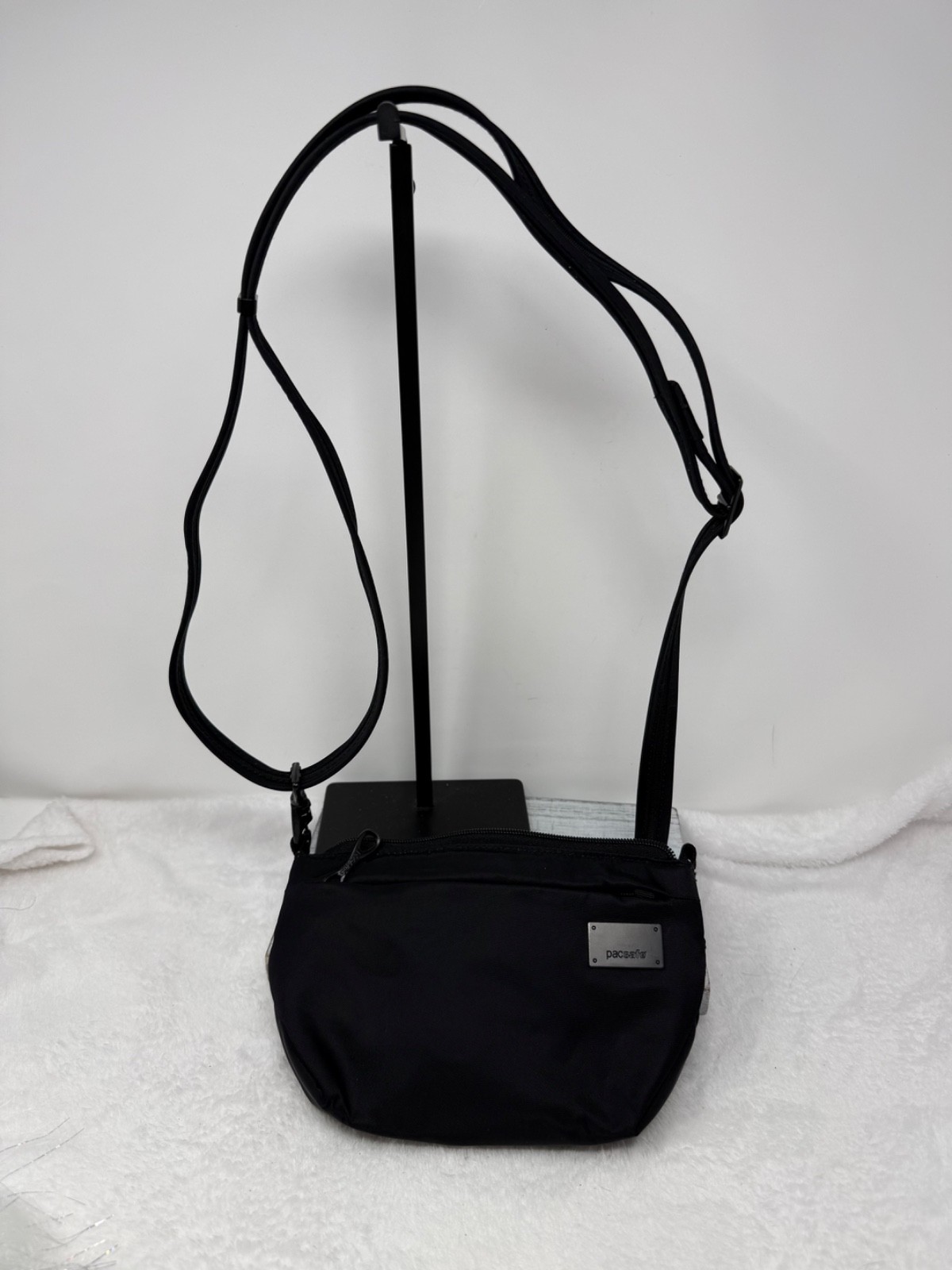 Black PACSAFE Citysafe CX Anti Theft Crossbody PURSE 8″ by 5.5″ Bag