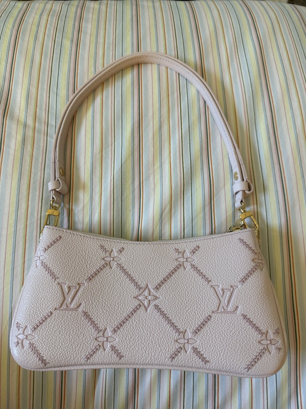 Louis Vuitton Pochette Liv Light Bliss Couture
