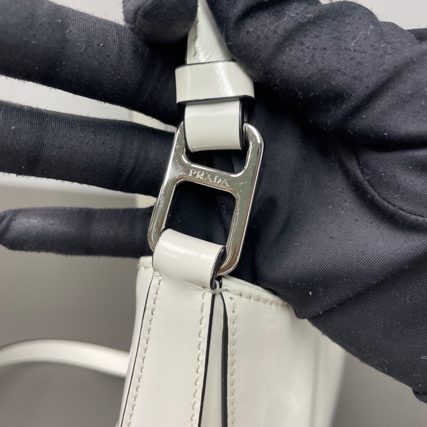 Prada Pre-Owned Authentic Underarm Bag White Free Tracked Shipping