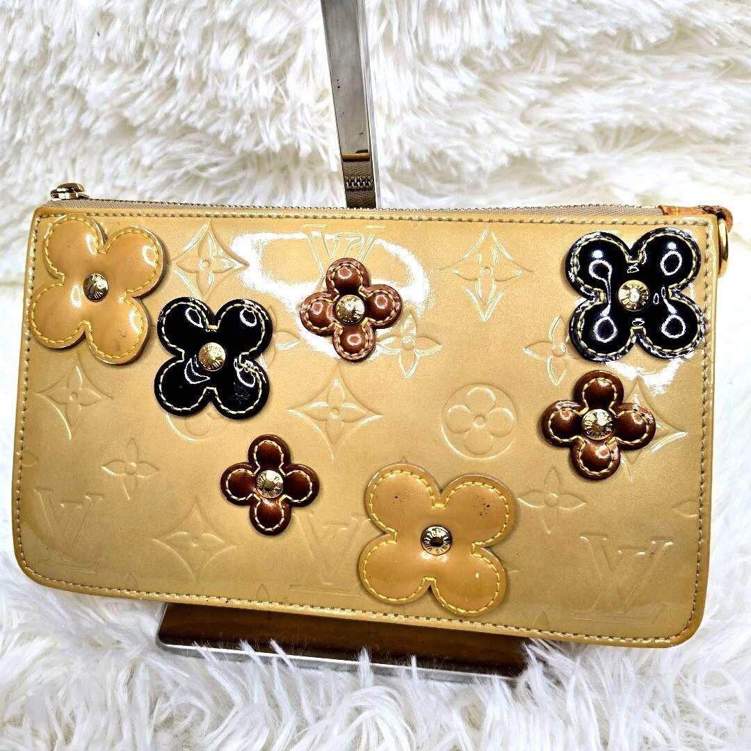 Louis Vuitton Monogram Vernis Lexington Flower Beige Patent Leather Pouch Bag
