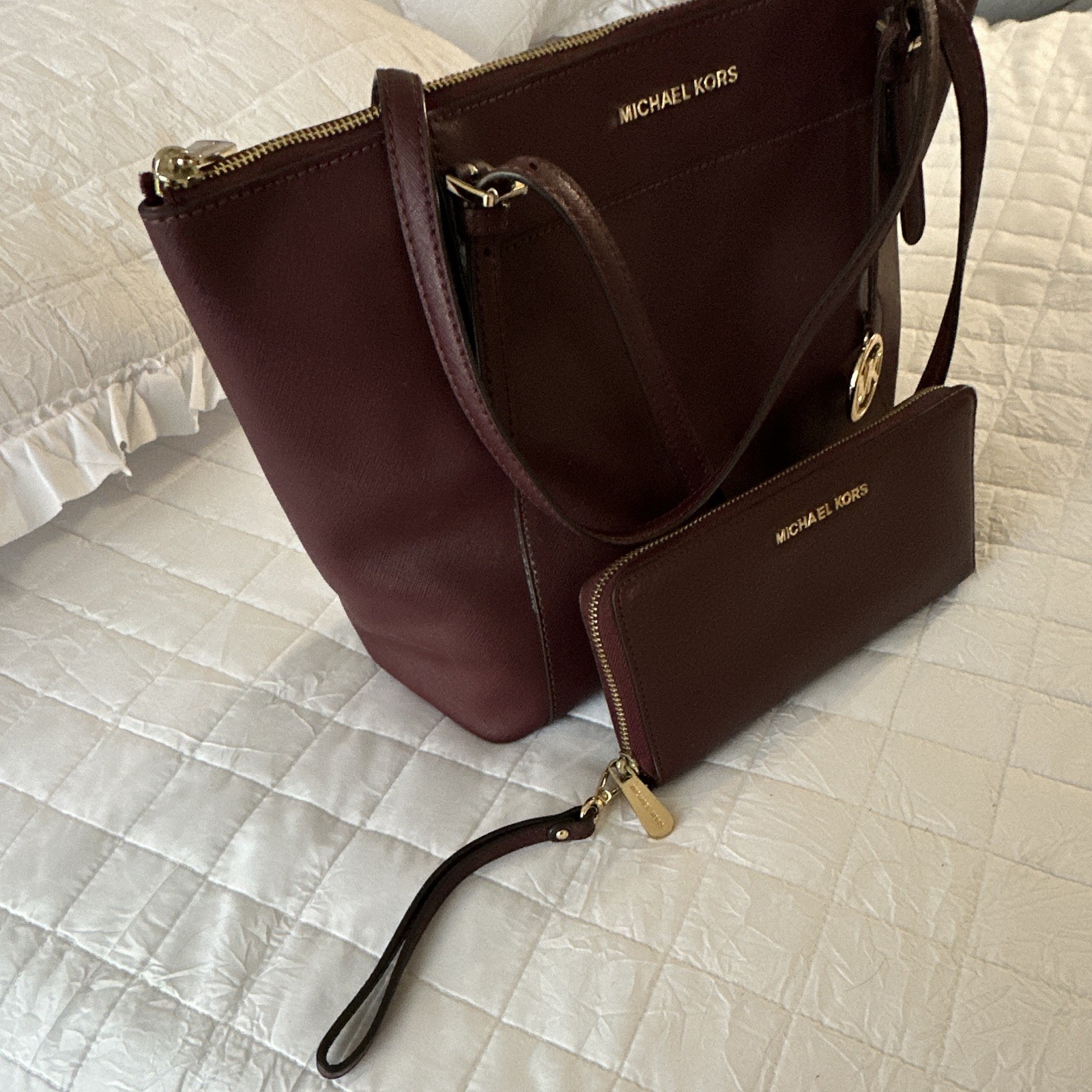 Michael Kors Burgundy Tote Bag Wristlet Zip Closure Gold Hardware Logo Lined