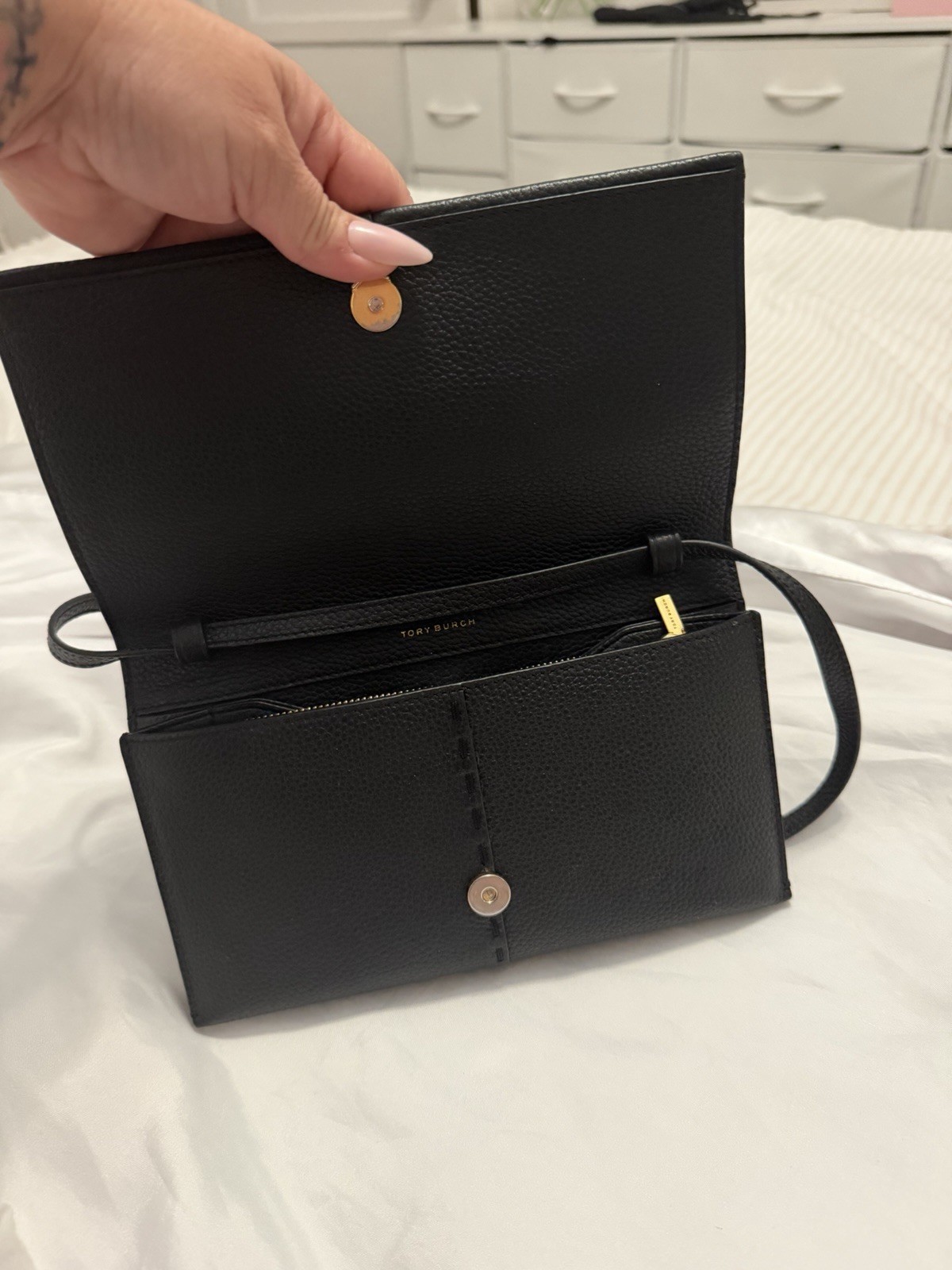 Tory Burch McGraw Wallet Crossbody Black Gold Hardware Logo Zip Inner Pocket