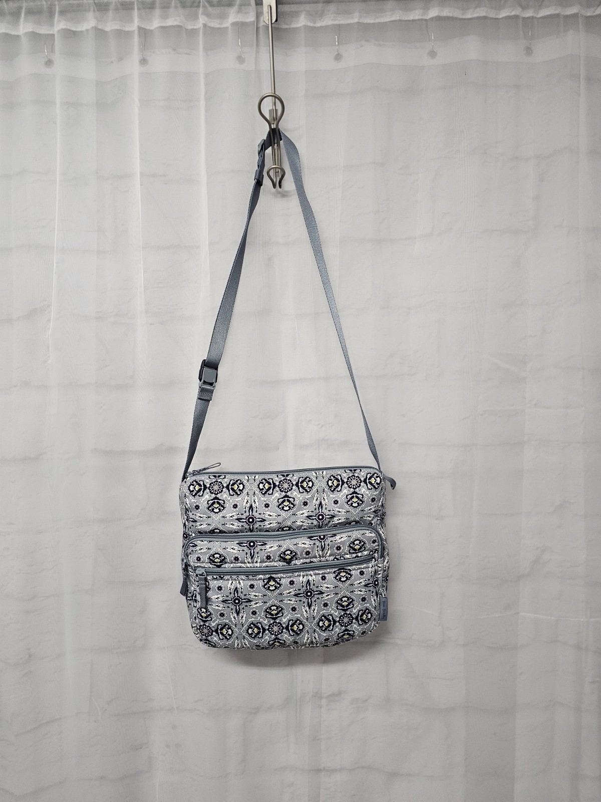 Vera Bradley Brag Plaza Hipster Crossbody Gray Feathers Boho Casual