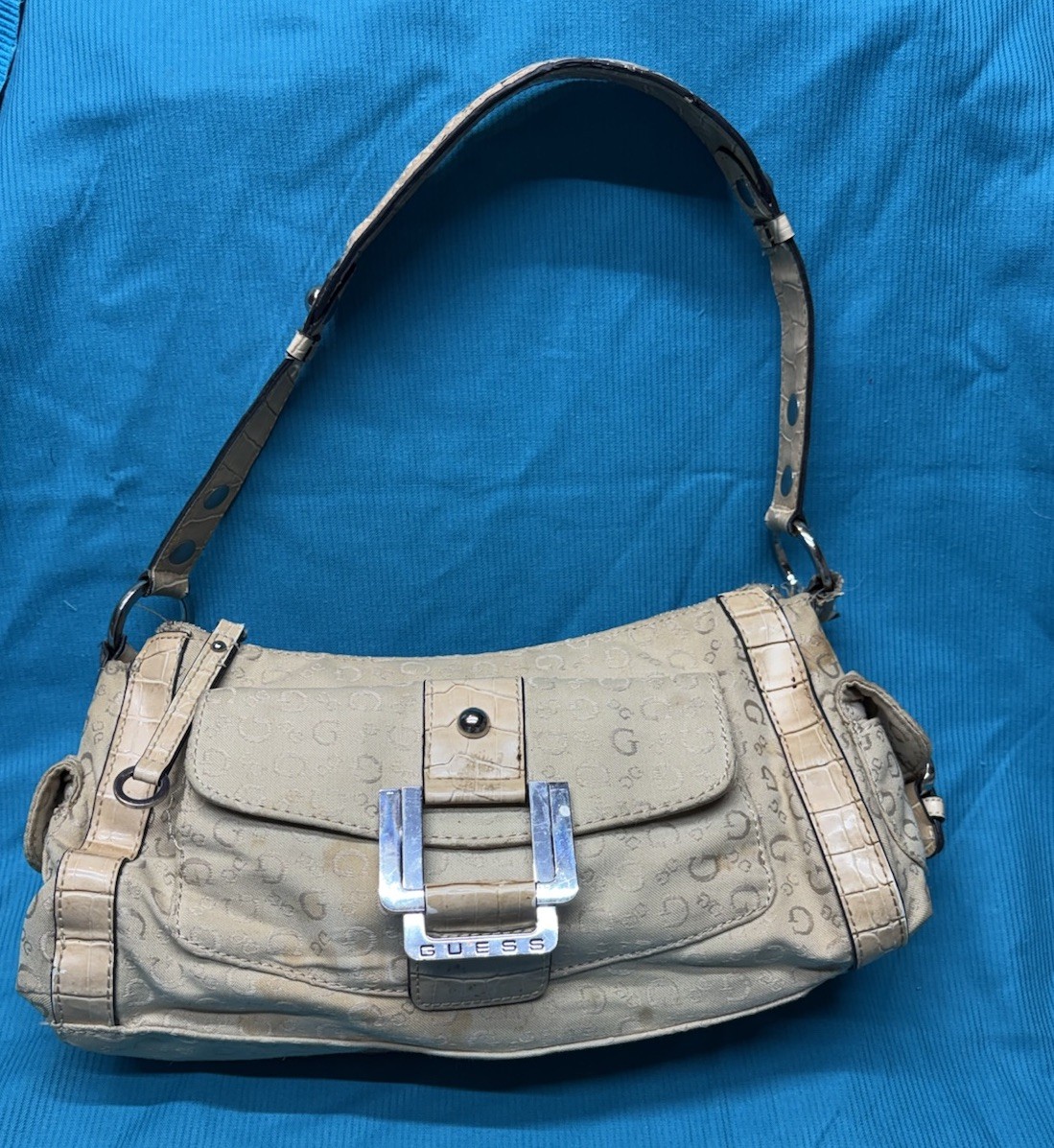 Vintage Y2K GUESS Monogram Women’s Shoulder Bag – 2000s Retro Purse