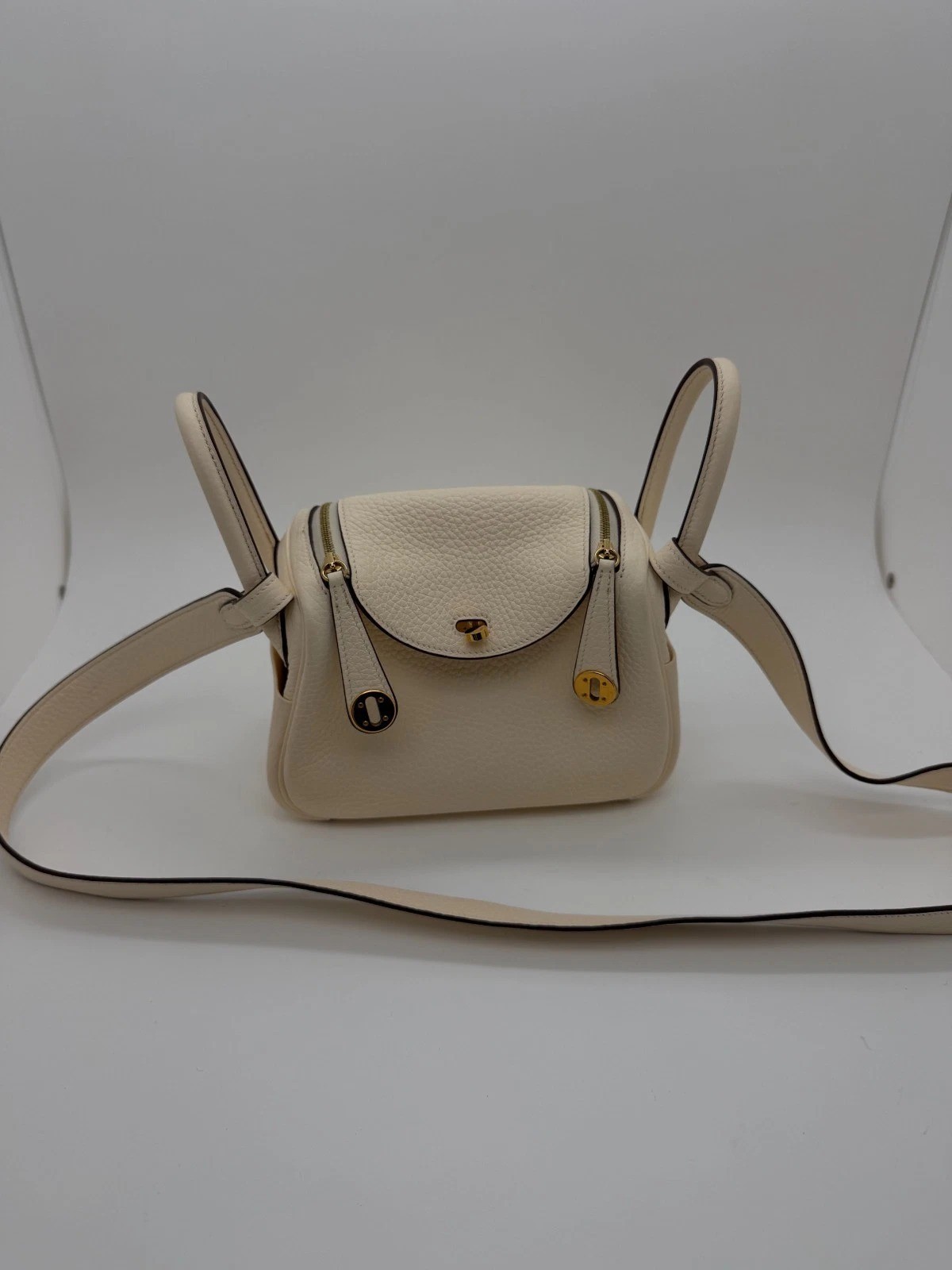 HERMES Nata Cream Clemence Mini Lindy Gold HW Crossbody Shoulder Bag Z Stamp