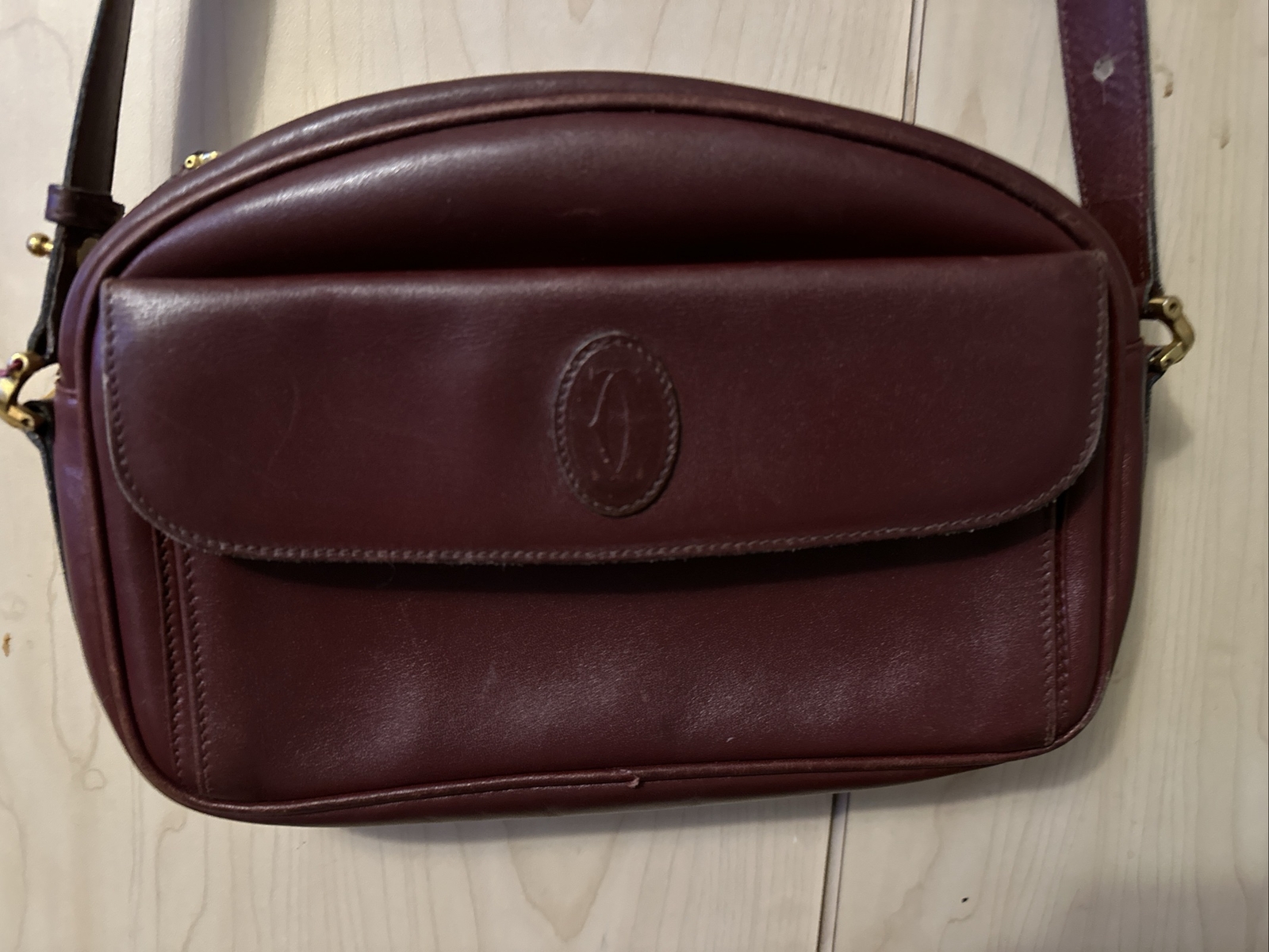 cartier purse Burgundy Oval Leather Shoulder Bag Outside Pocket Small