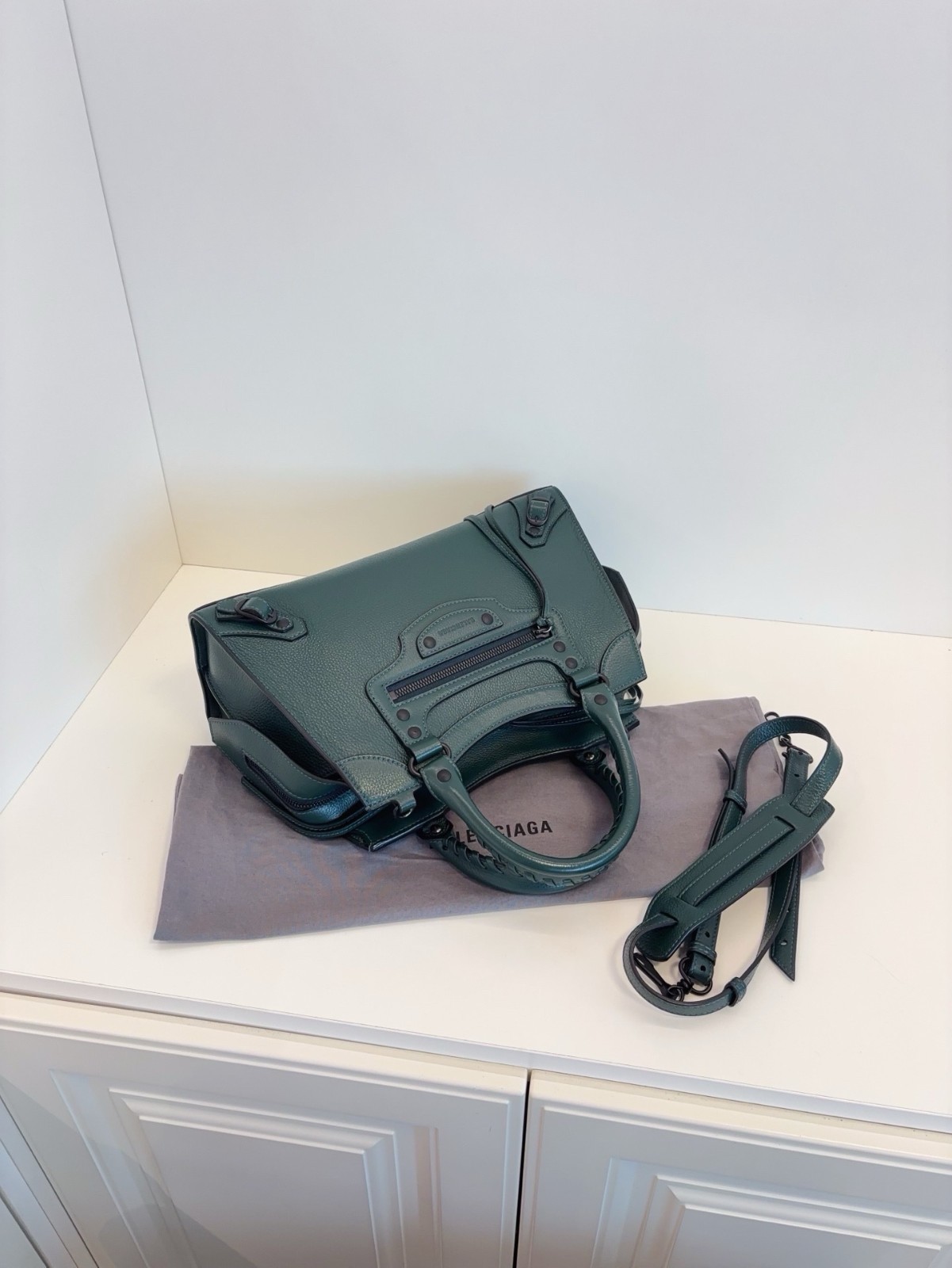 Balenciaga Neo Classic Vintage Green Motorcycle Bag, （33 × 20 × 13） cm
