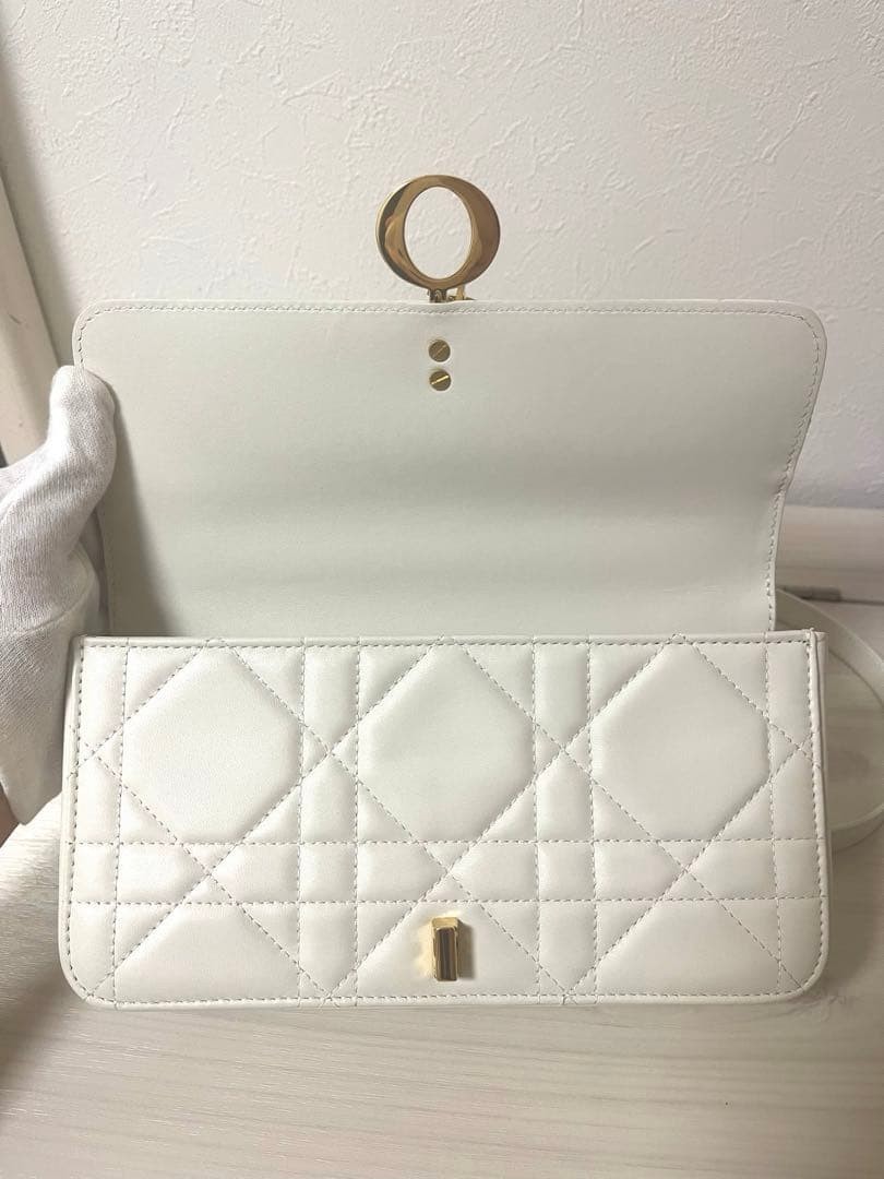 Almost unused Christian Dior Miss Daisy Shoulder Bag White Used only once