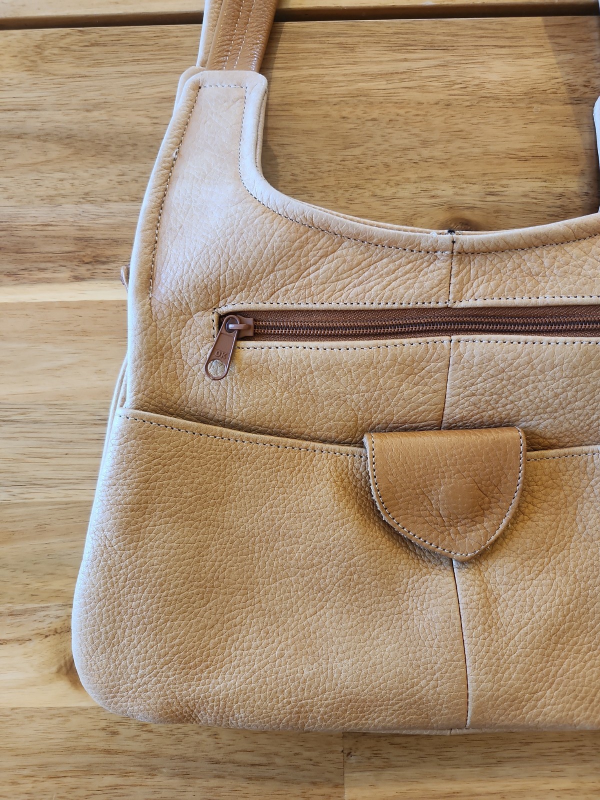 Vintage Tan Pebbled Shoulder Bag Zip & Snap Closure Multi Compartments