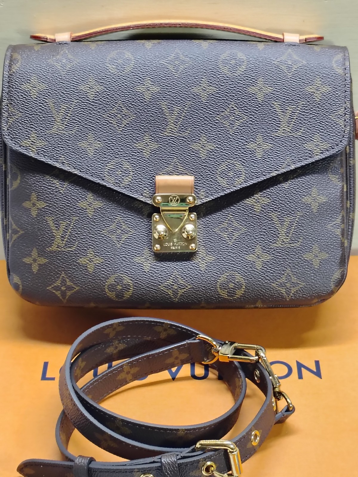 Louis Vuitton Pochette Metis, classic Monogram canvas, polished gold tone S lock