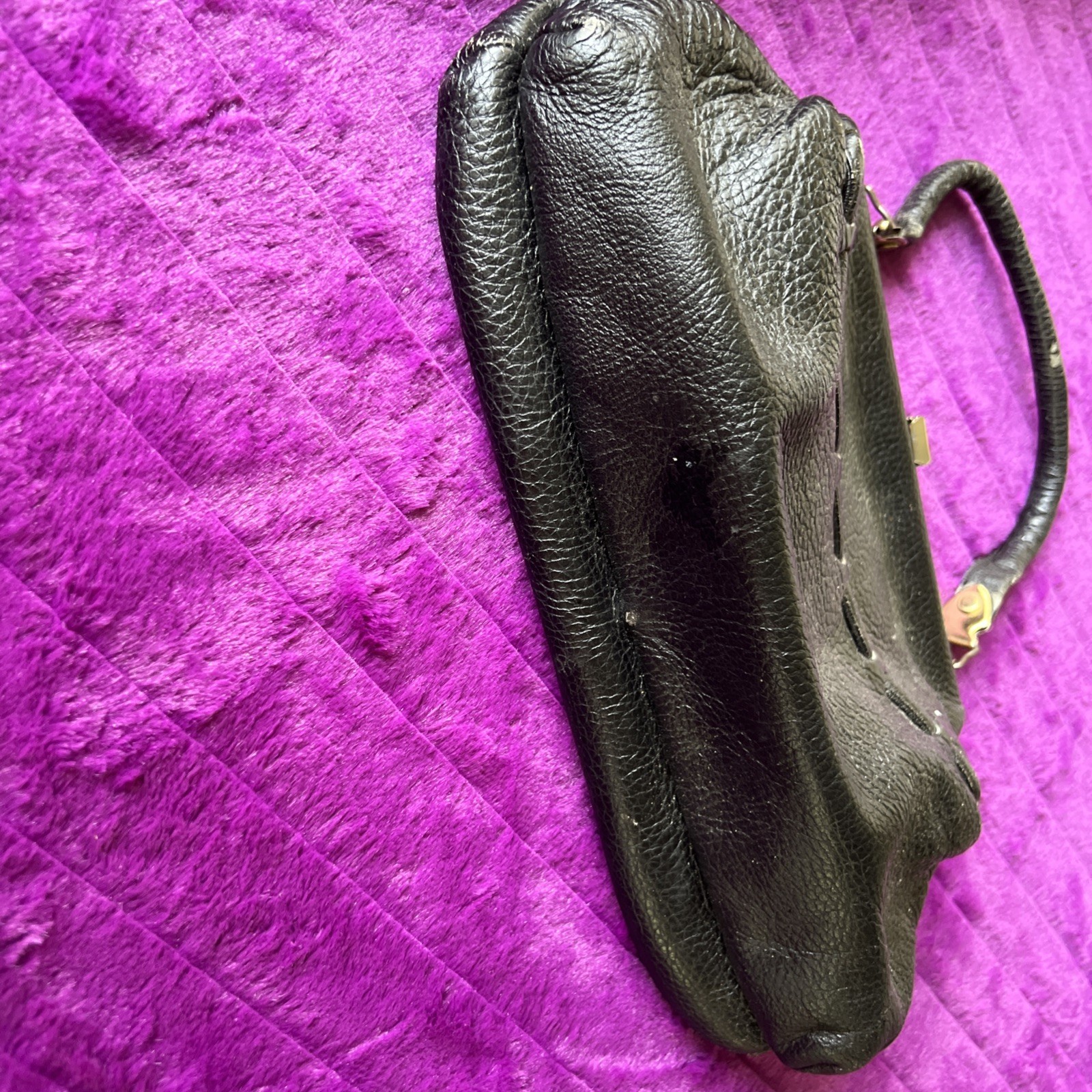 Black Pebbled Leather Handbag, 12 X7 In,Metal Closure, Round Leather Strap Drop5