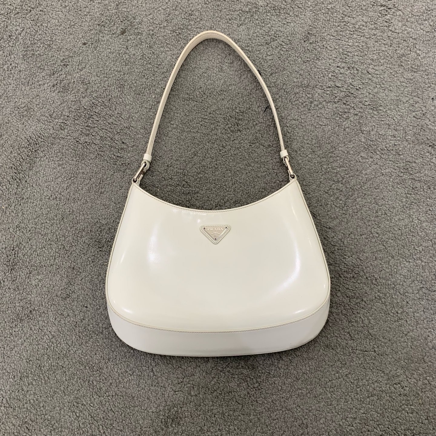 Prada Pre-Owned Authentic Underarm Bag White Base length 26