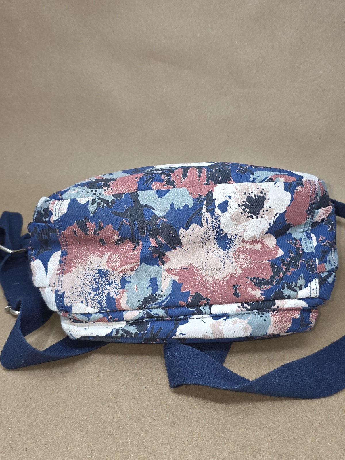 Suoyate Nylon Crossbody Bag 4 Outside Pockets, Divider, 2 Inner Zip Pockets