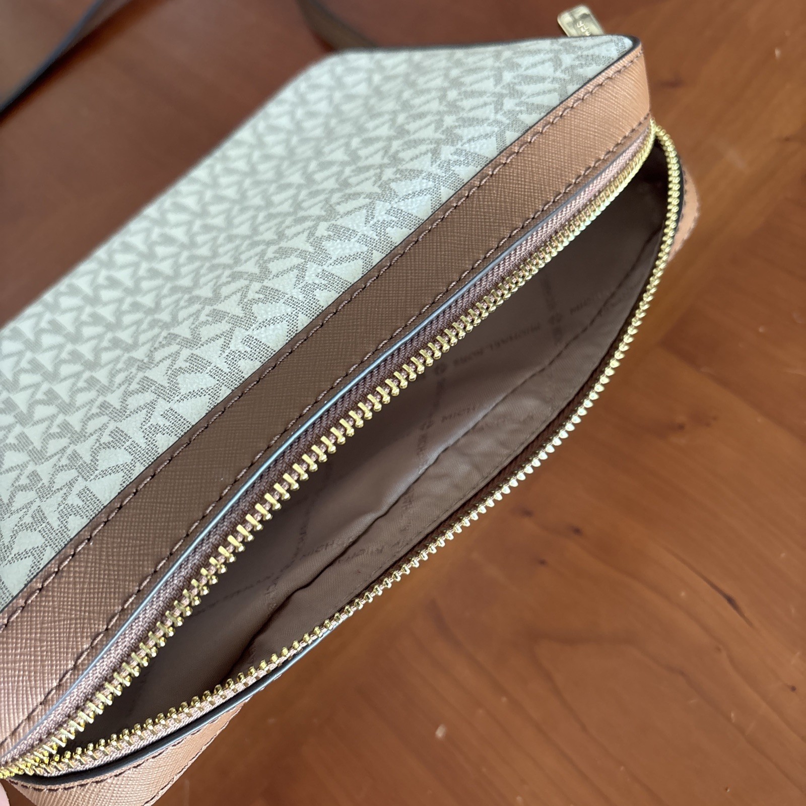 Michael Kors Jet Set Large Crossbody Purse – 9.5in x 6.5in – Vanilla – Excellent