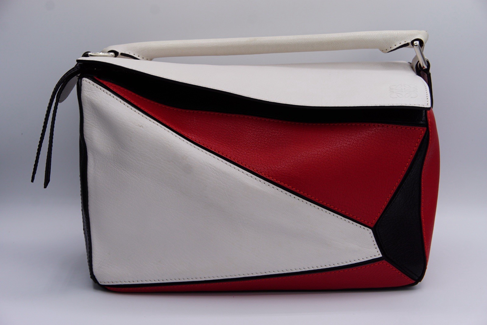 Authentic Loewe Puzzle Bag Medium Leather White Red Black Crossbody Shoulder Bag
