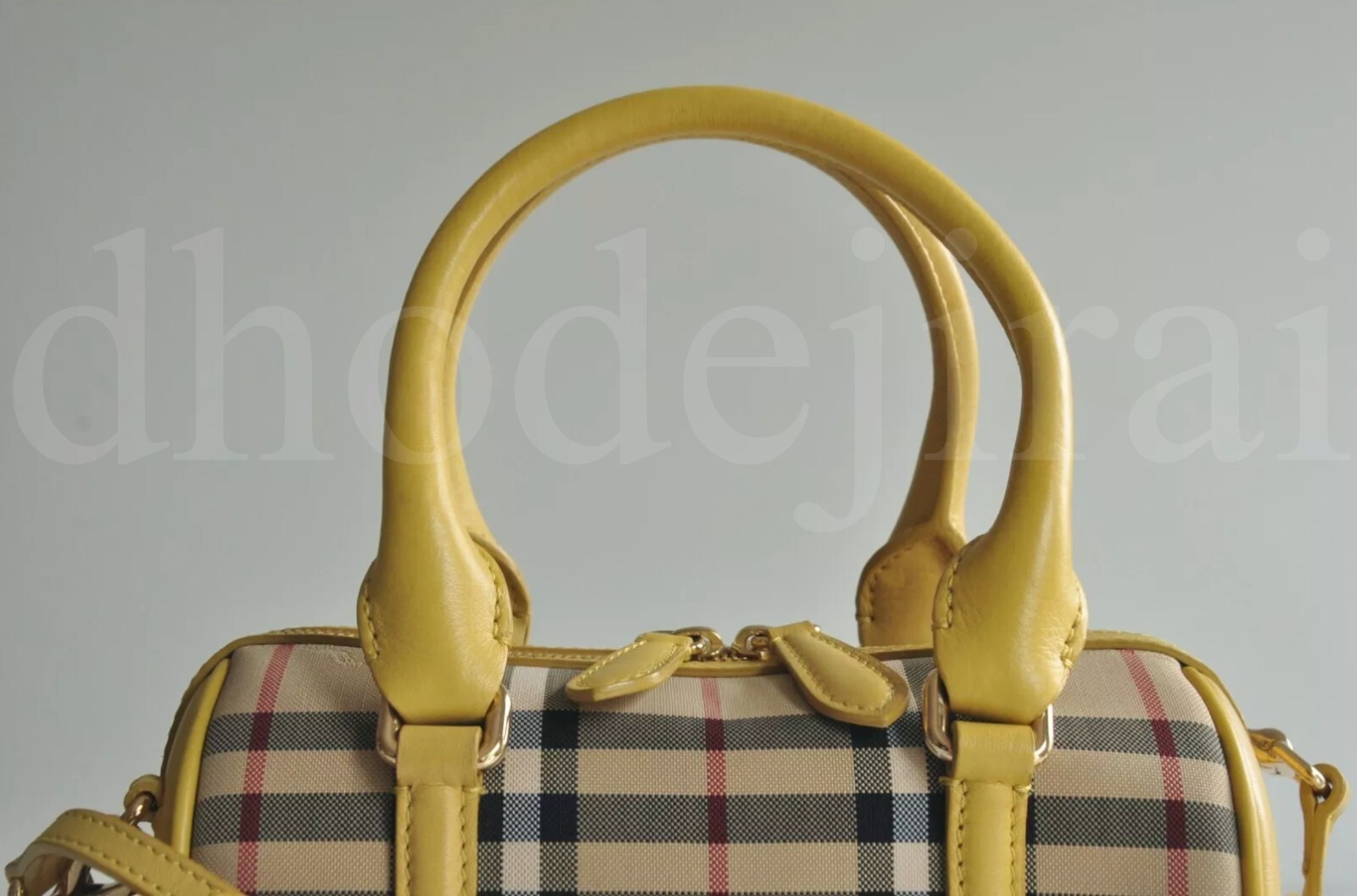 Authentic BNWOT BURBERRY Horseferry Check & Leather Womens Crossbody/Bowling/Bag