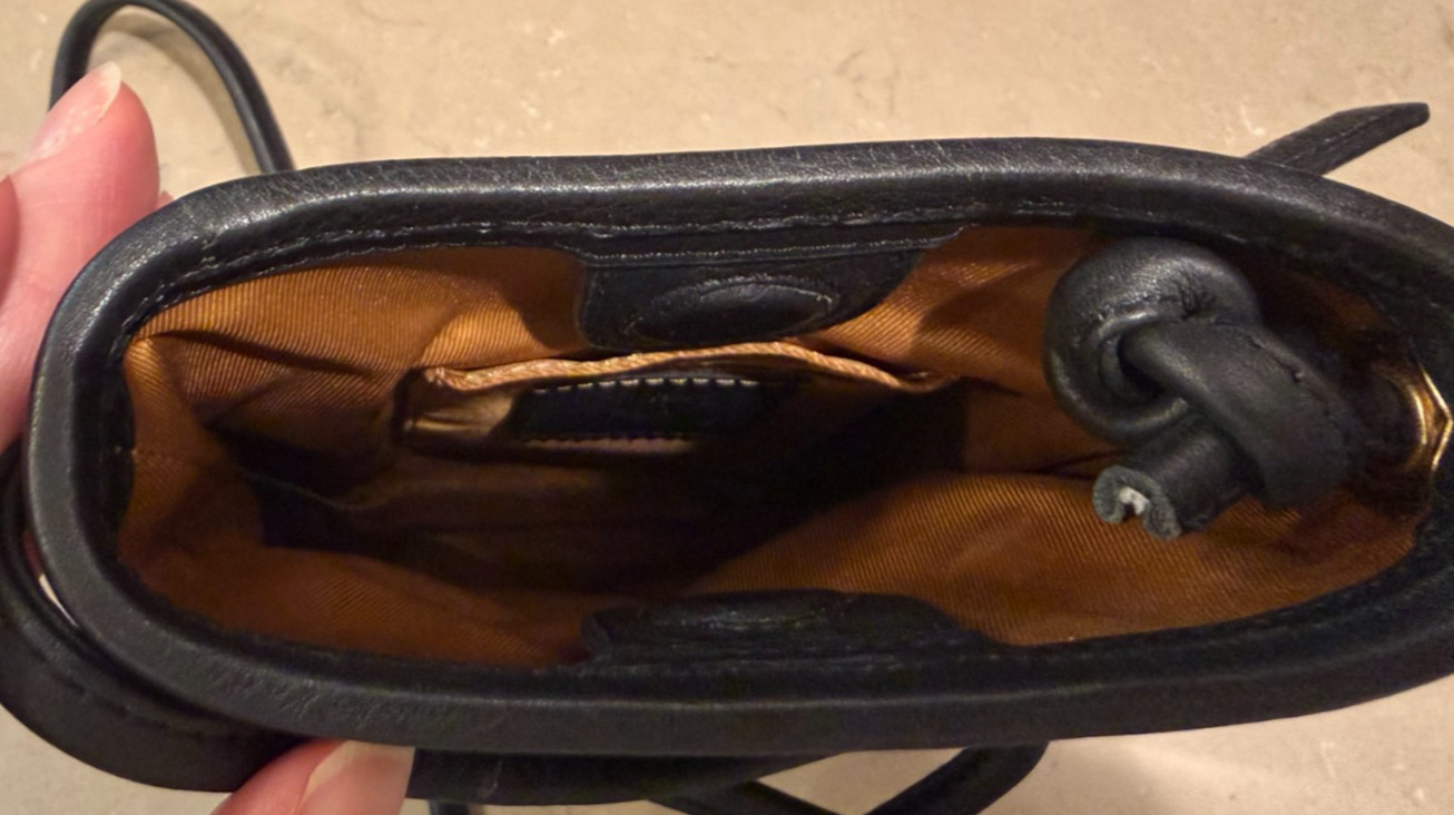 iLi New York RFID Blocking Genuine Black Leather Crossbody Purse