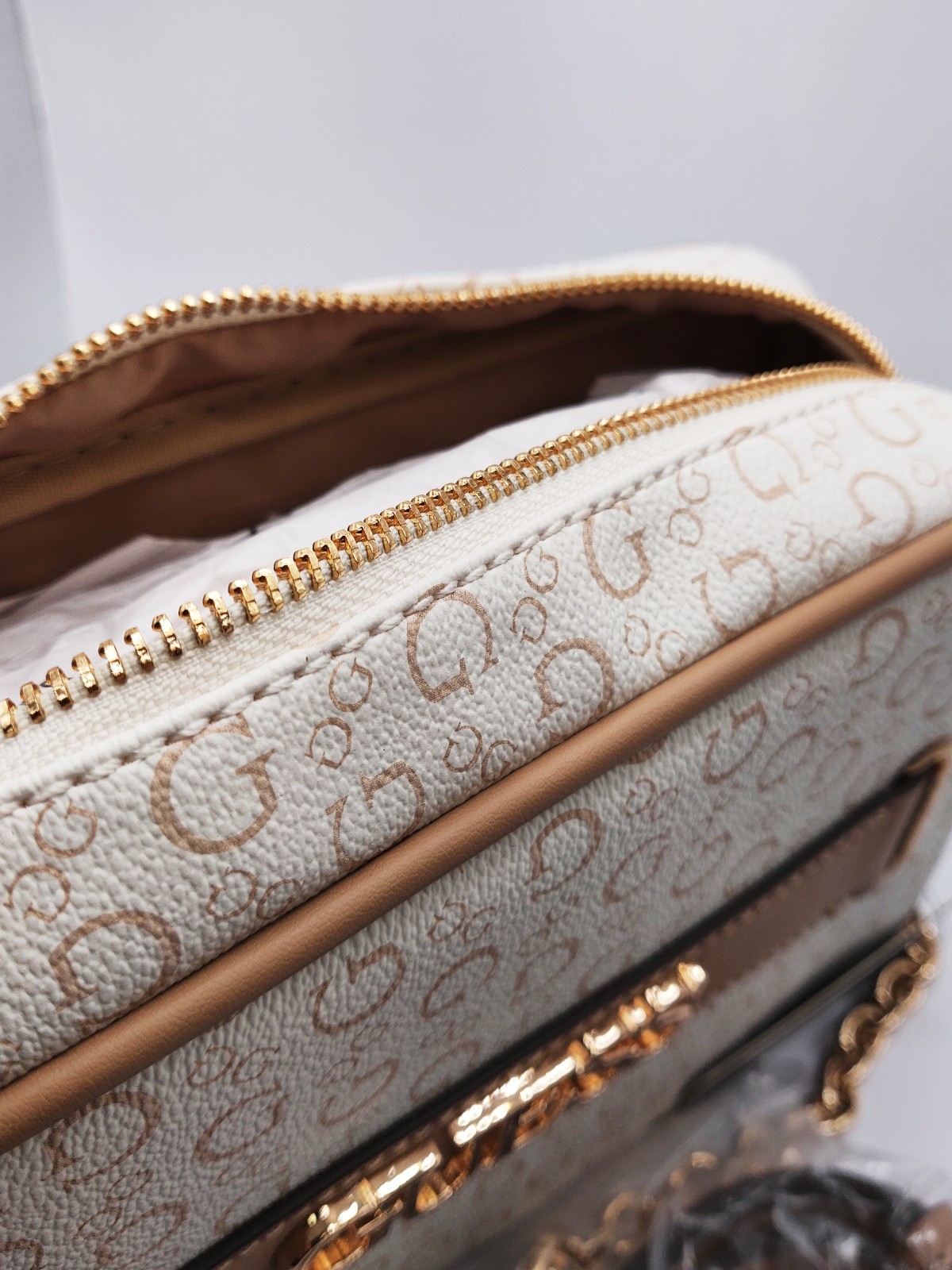 GUESS White Khaki Beige Crossbody Purse Shoulder Bag SG917614 White Creswell